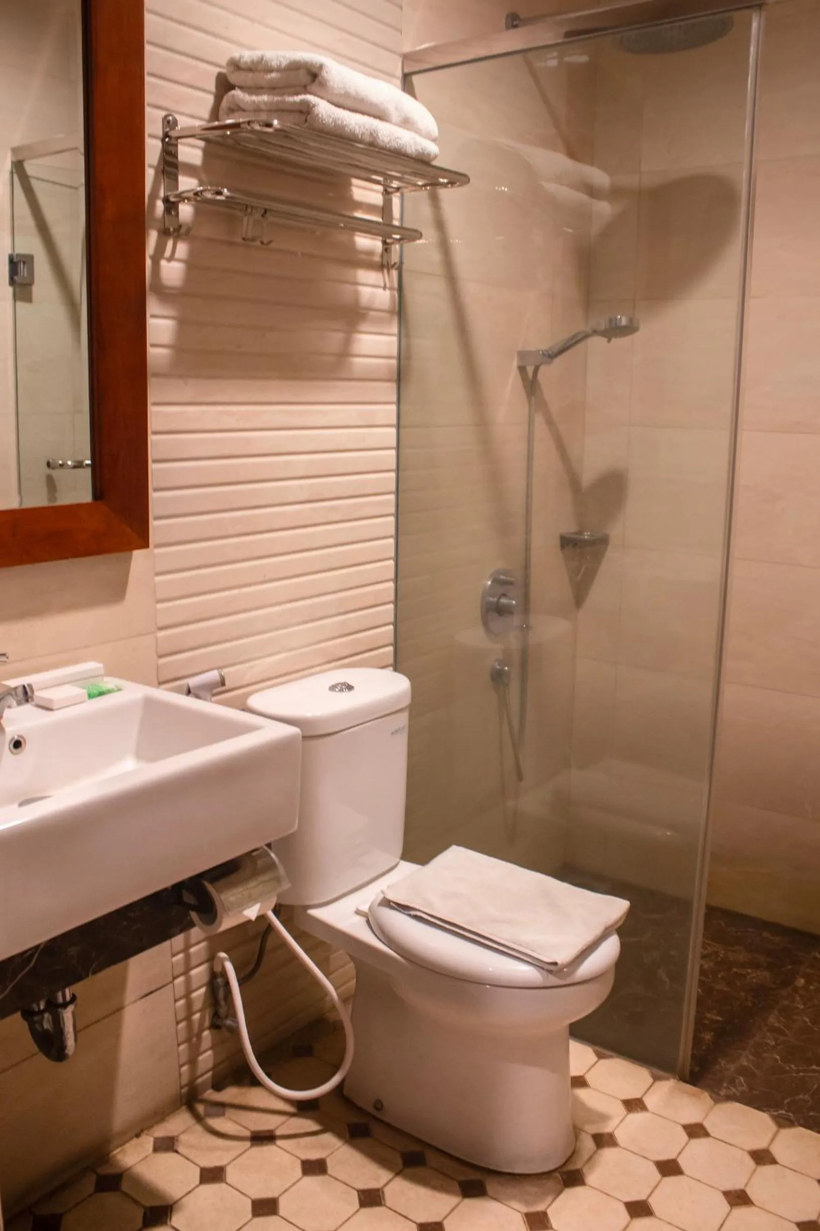 Shower in Daroessalam Syariah Heritage Hotel