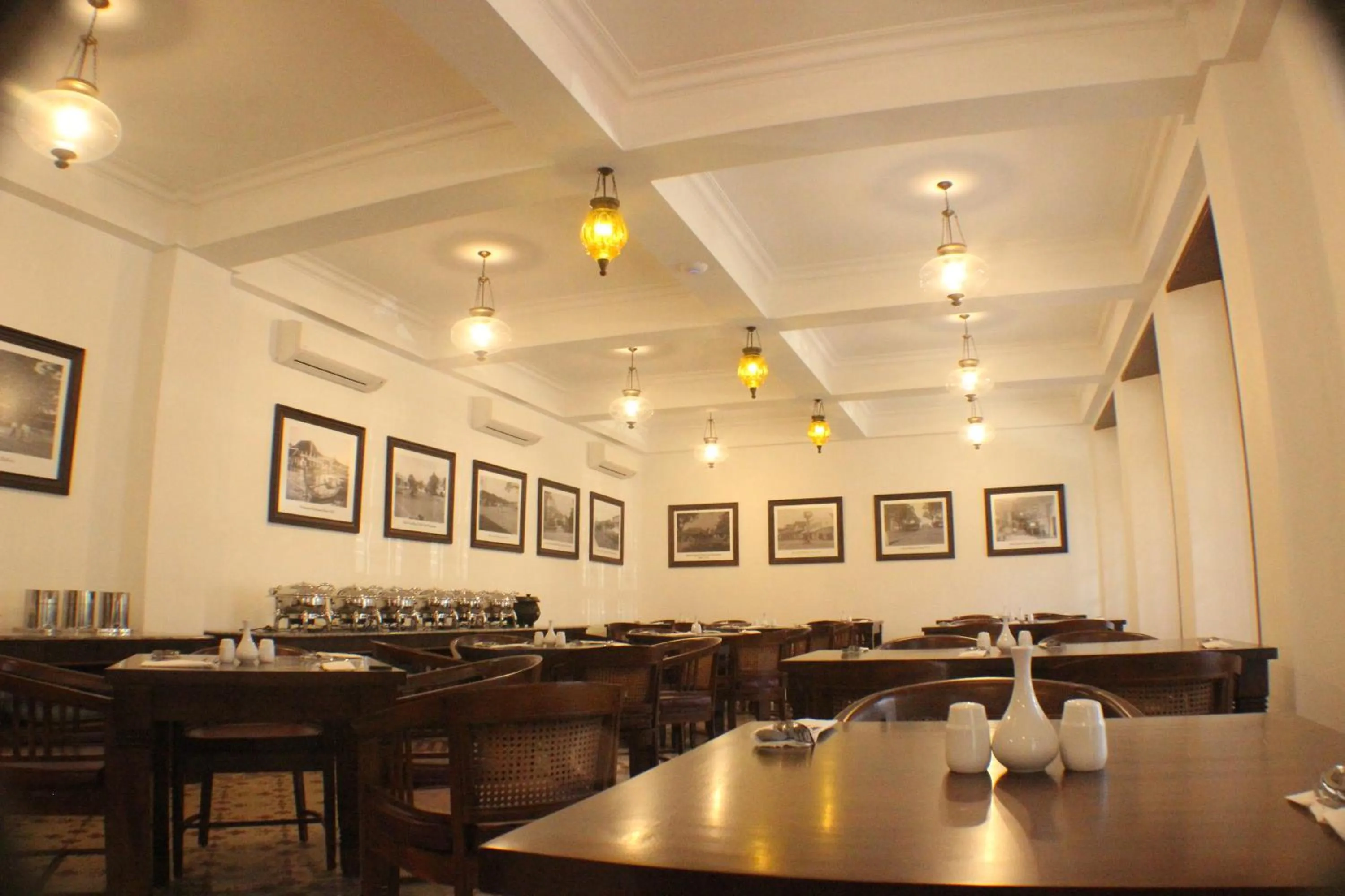 Restaurant/places to eat in Daroessalam Syariah Heritage Hotel