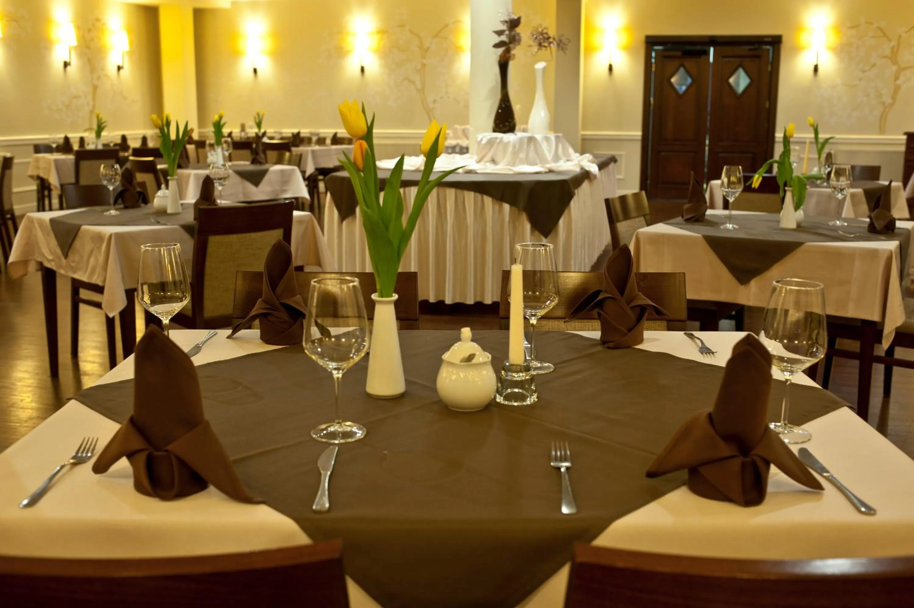 Restaurant/places to eat in Hotel Venus