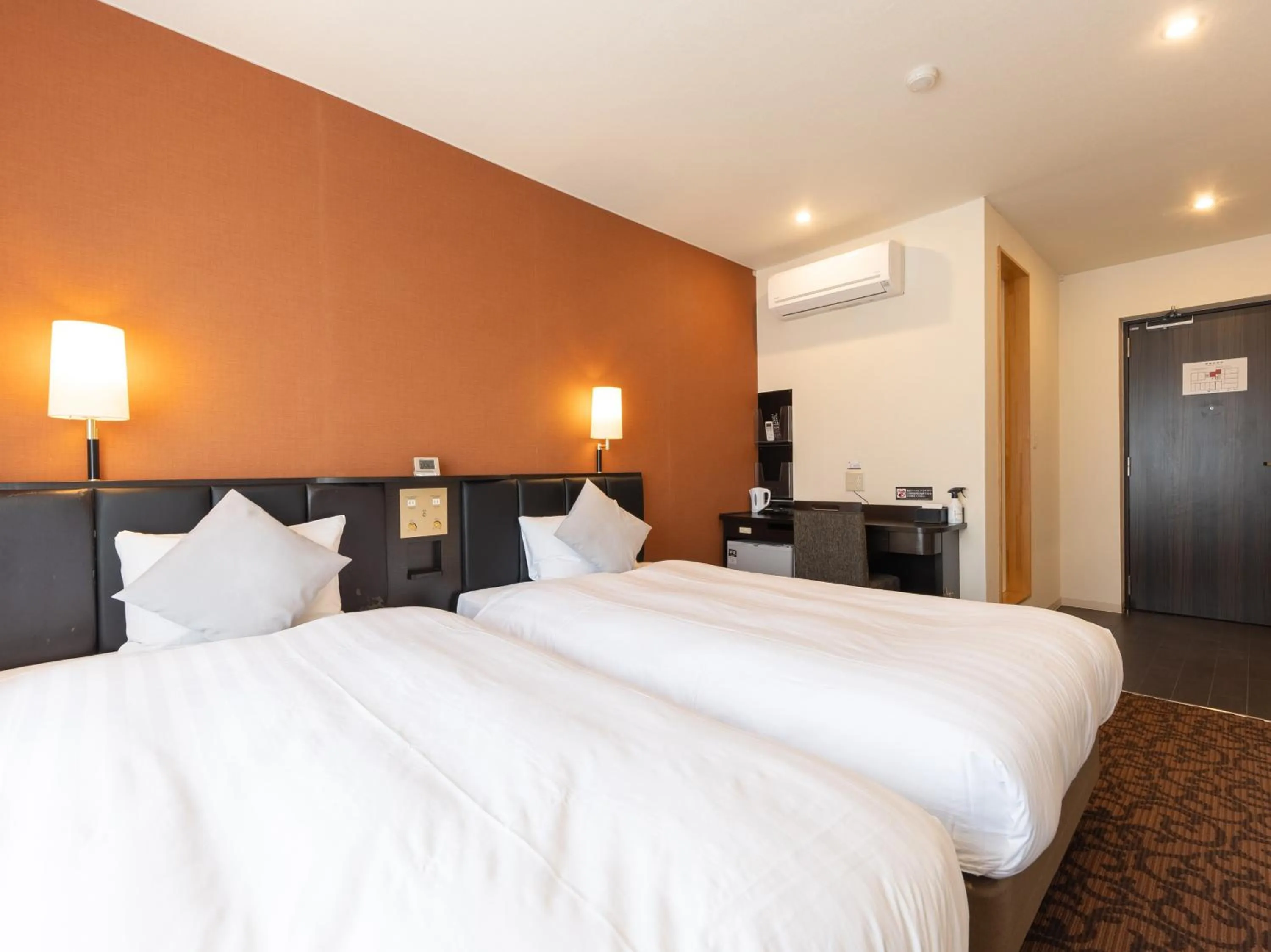 Photo of the whole room in Tabist S hyde Park Koga Station