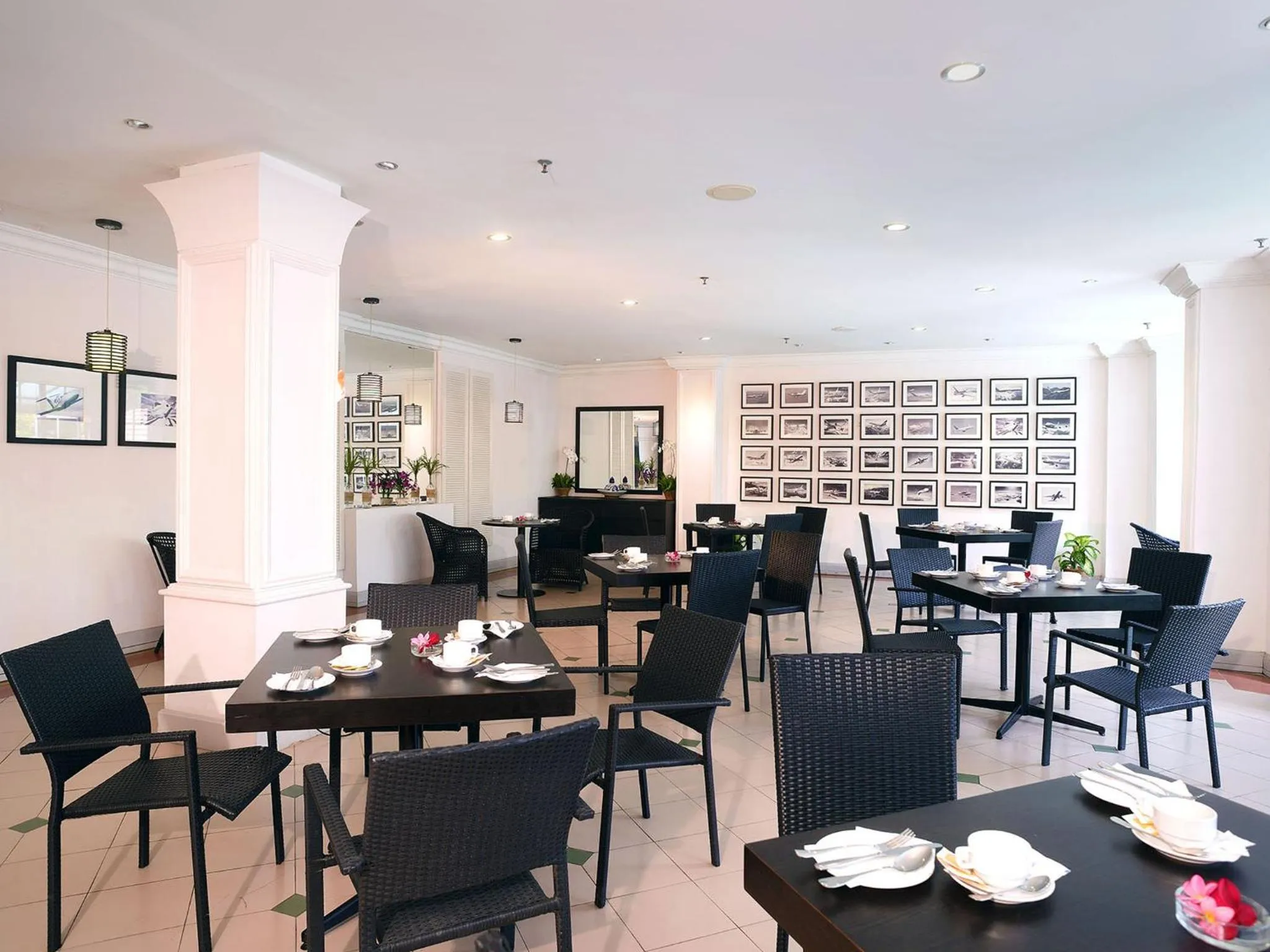 Restaurant/places to eat in Bella Vista Express Hotel