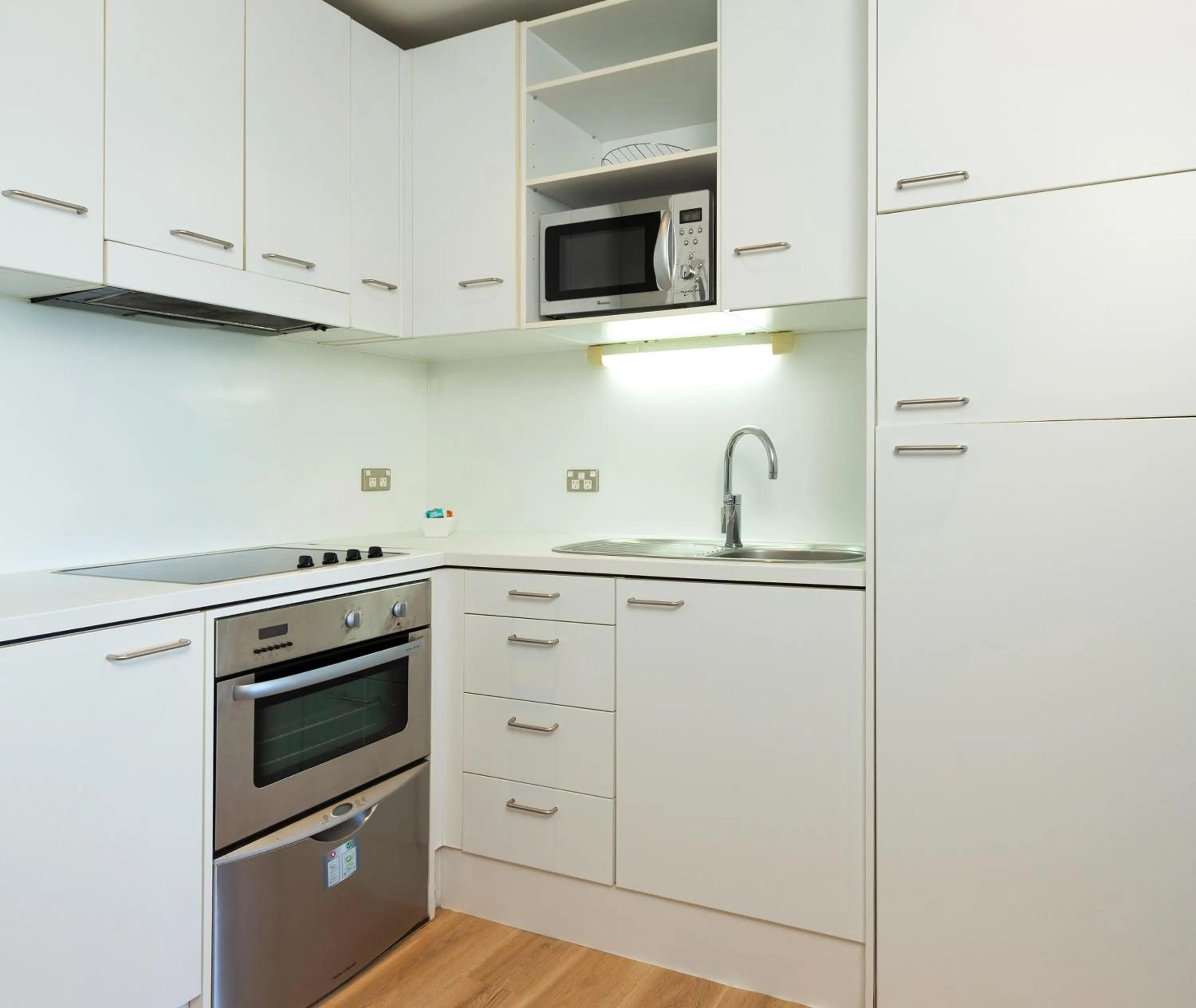Kitchen or kitchenette in Auckland Harbour Suites