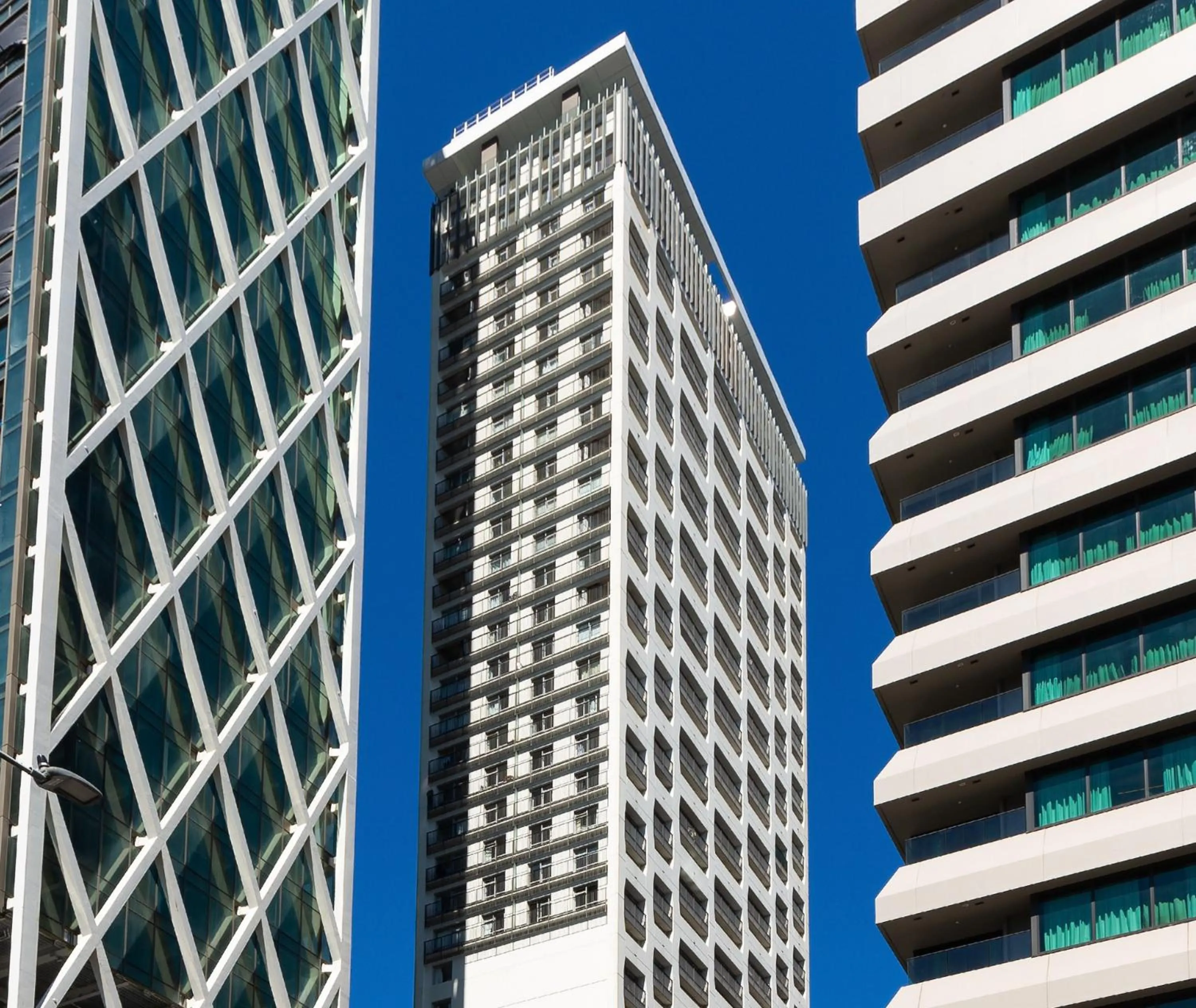 Property building in Auckland Harbour Suites