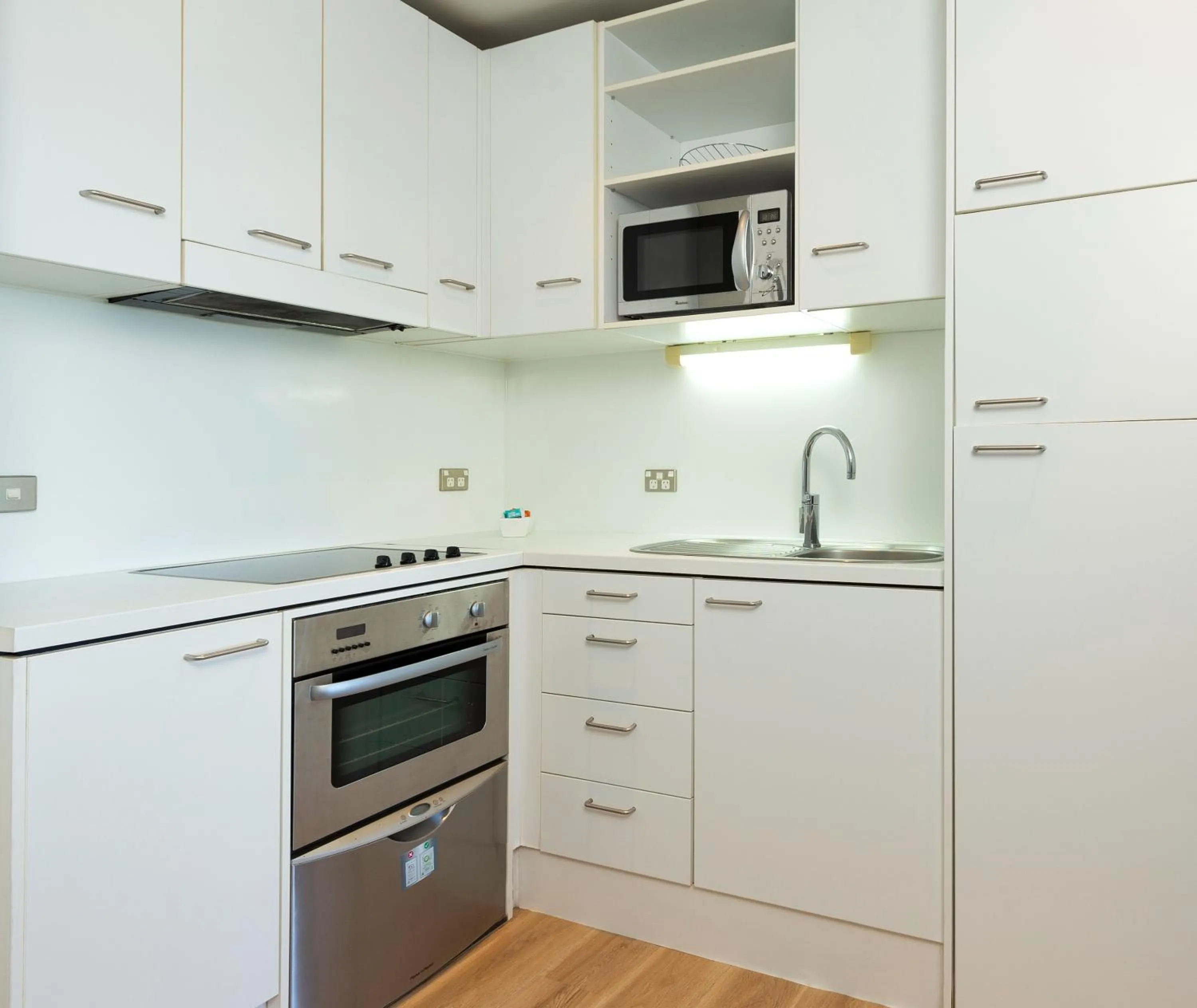 Kitchen or kitchenette in Auckland Harbour Suites