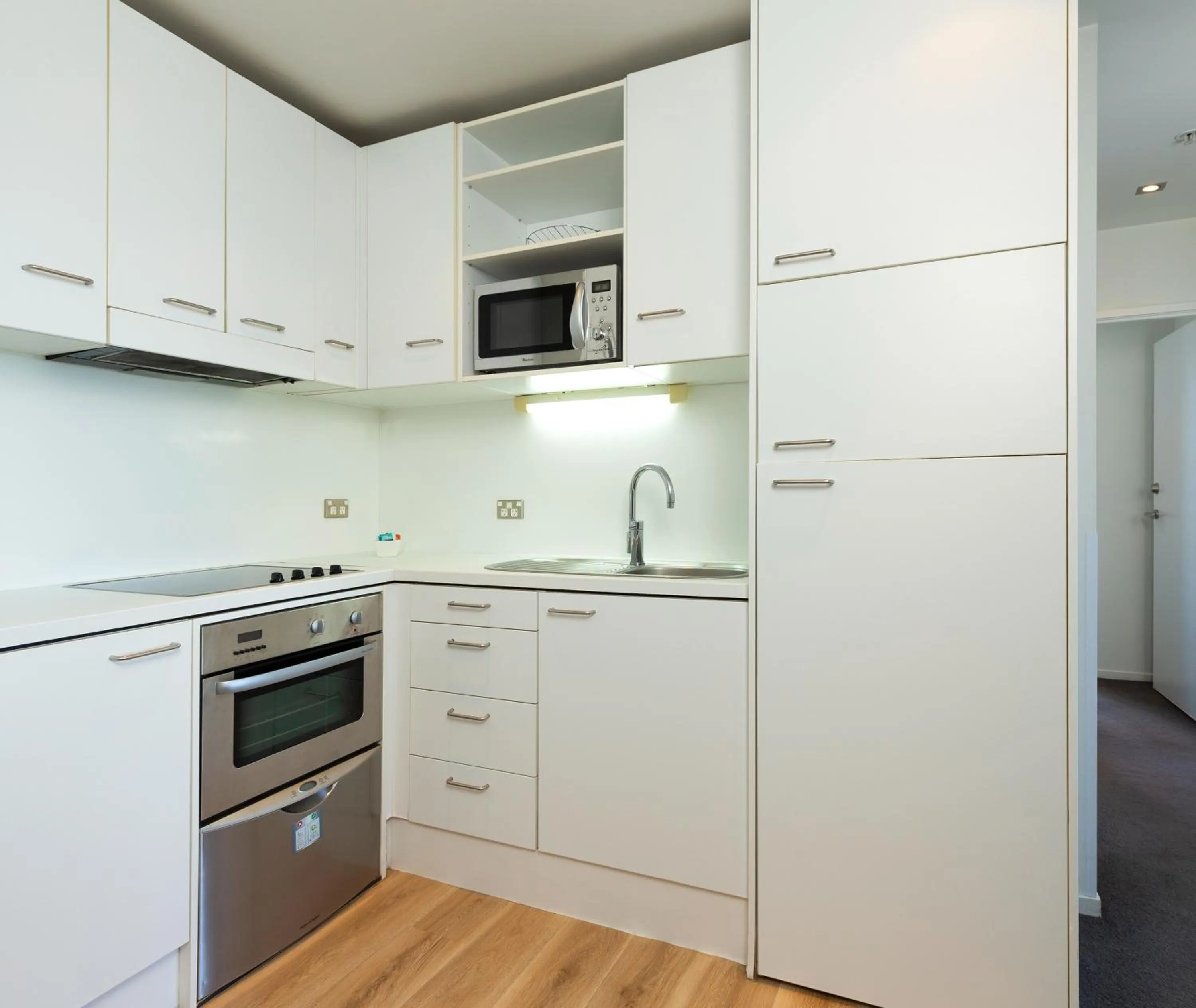 Kitchen or kitchenette in Auckland Harbour Suites