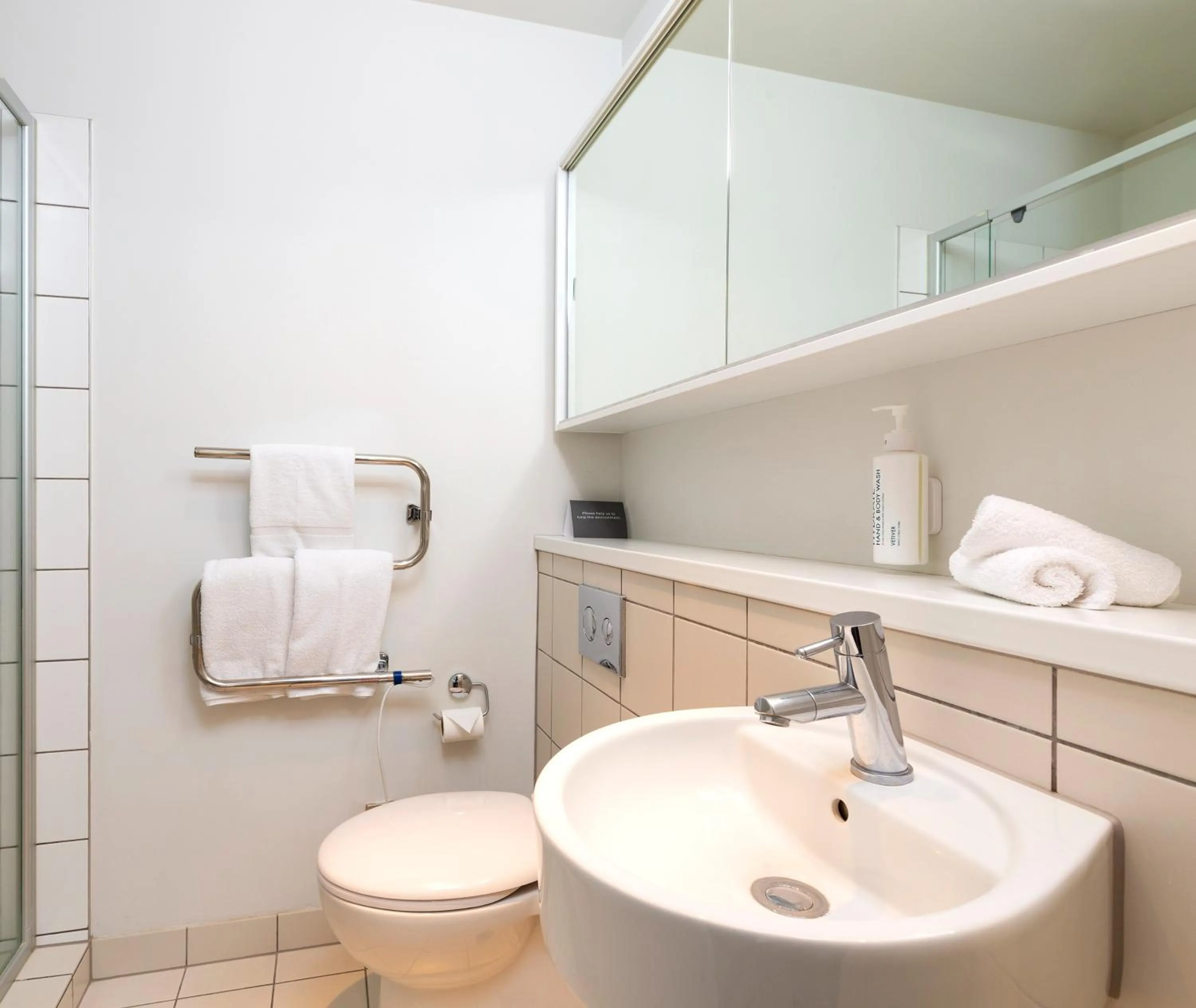 Toilet in Auckland Harbour Suites