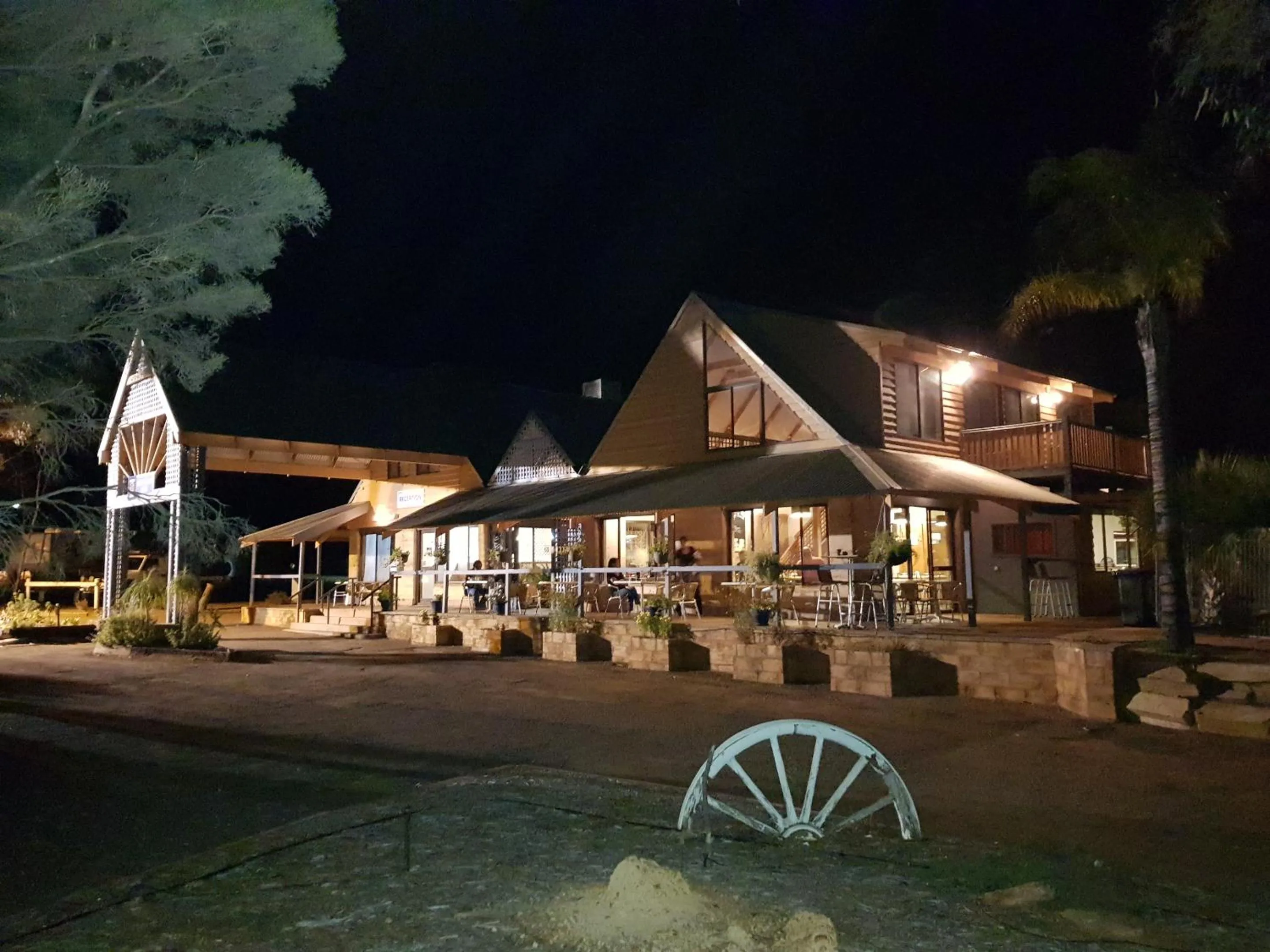 Property building in Ngadju Gateway Motel Norseman formally Great Western Motel