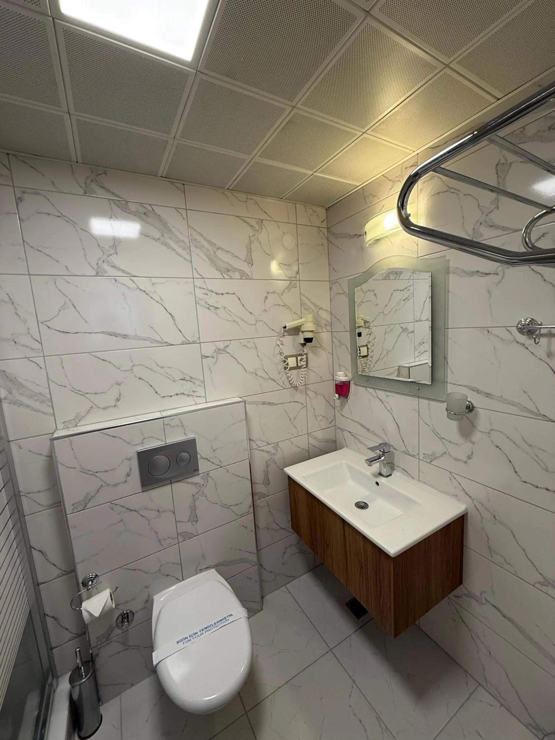 Shower in Buyuk Hotel