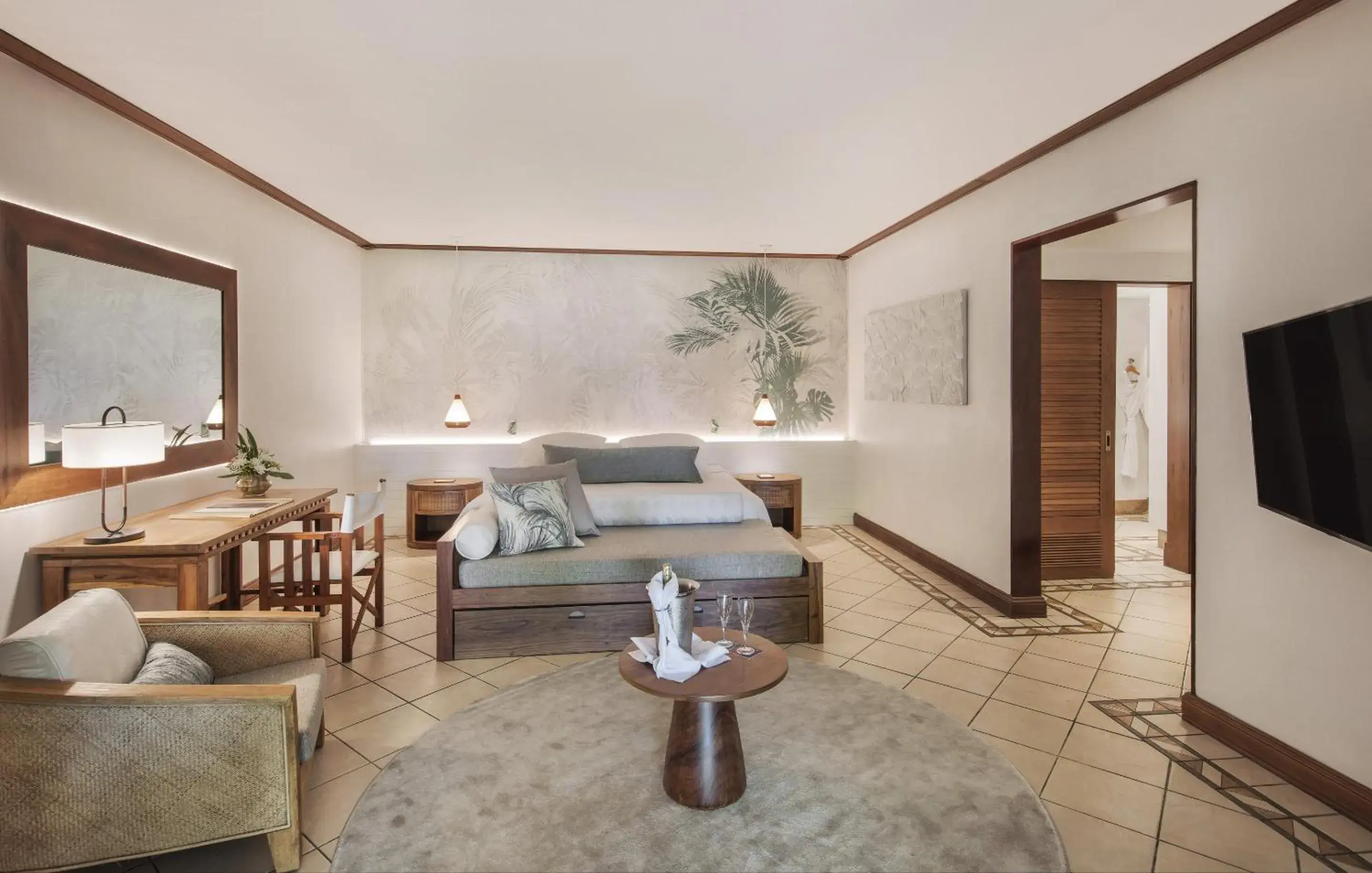 Junior Suite - single occupancy in Paradis Beachcomber Golf Resort & Spa Junior Suite - single occupancy in Paradis Beachcomber Golf Resort & Spa