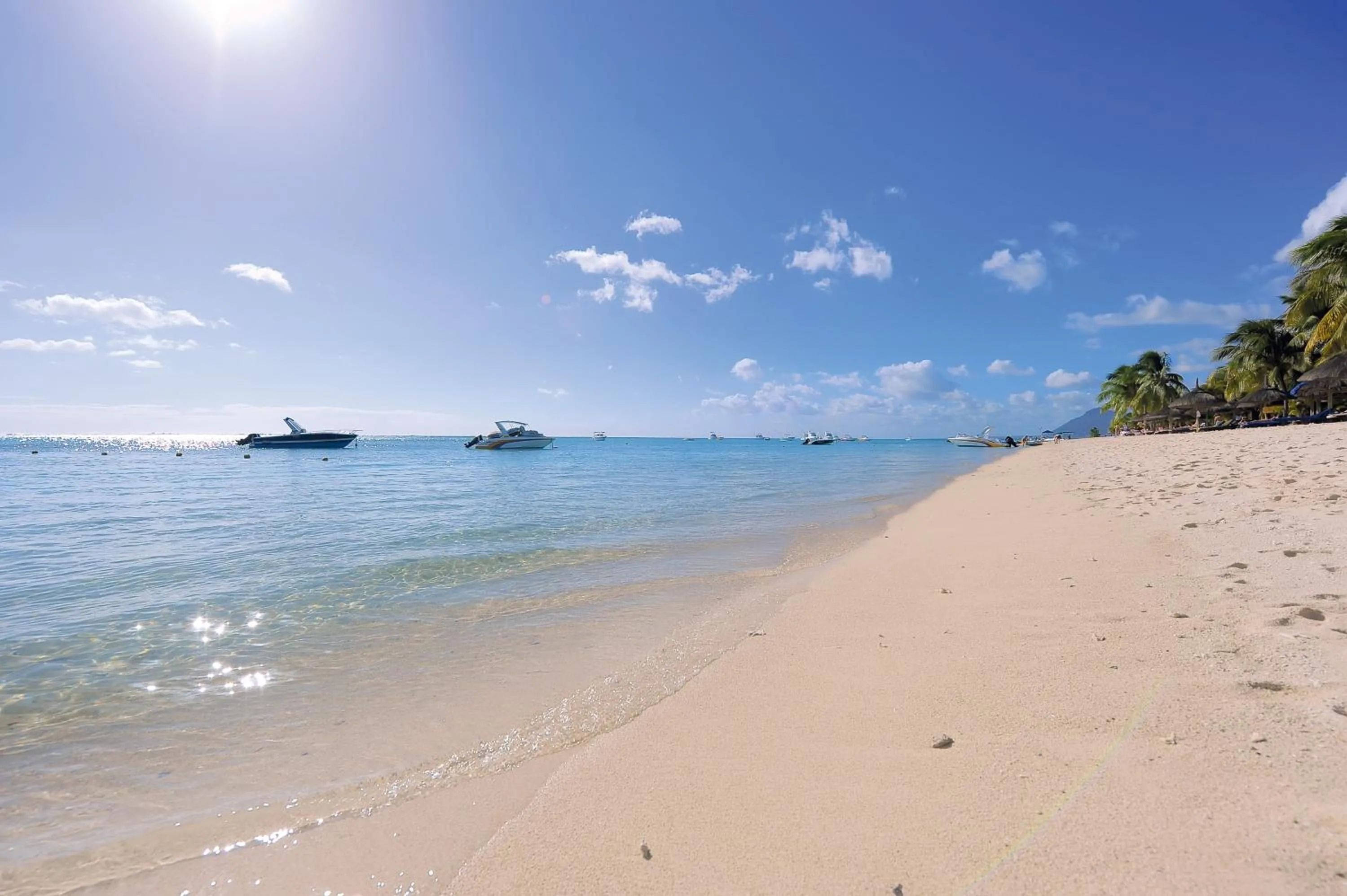 Beach in Paradis Beachcomber Golf Resort & Spa