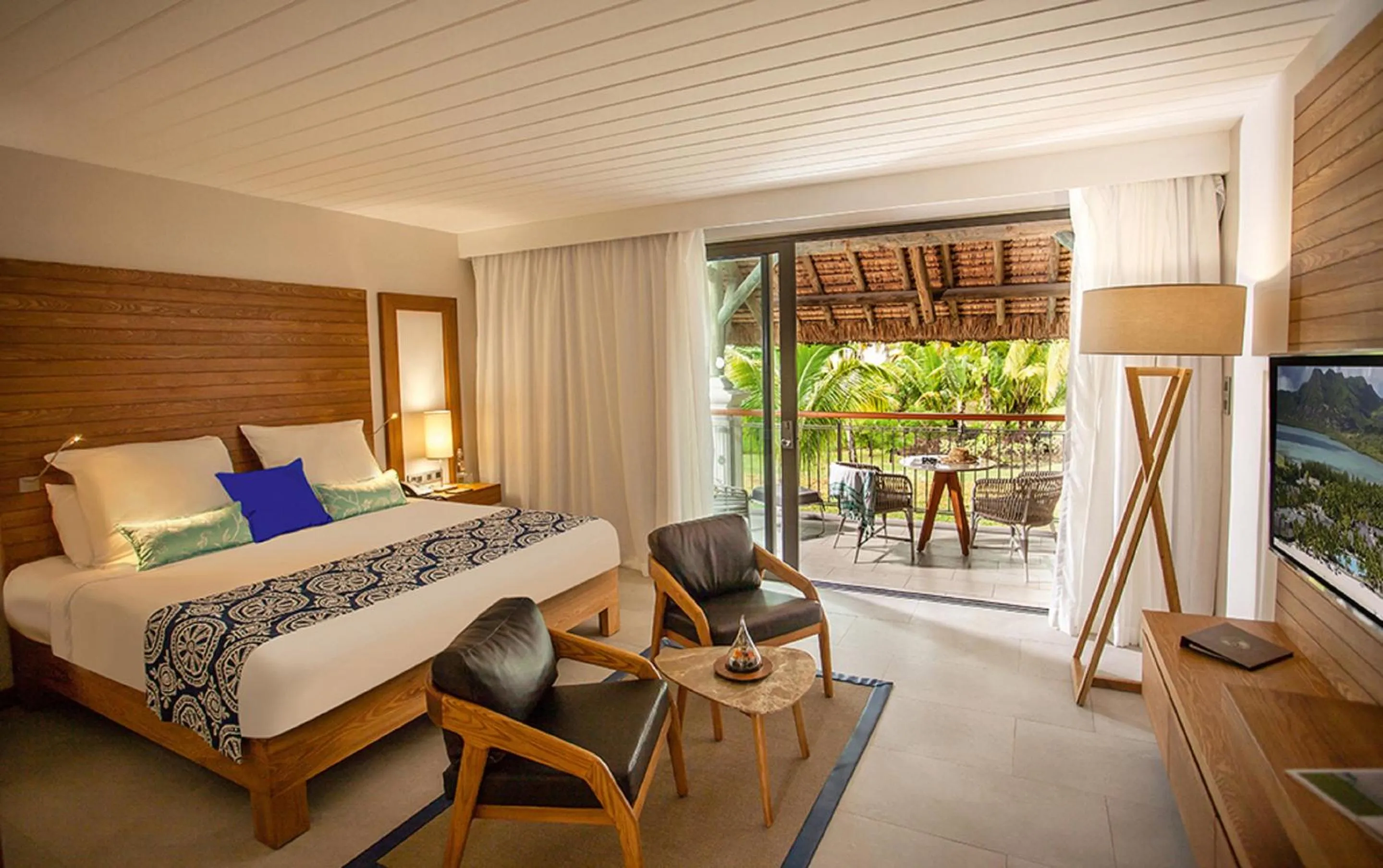 Bed in Paradis Beachcomber Golf Resort & Spa