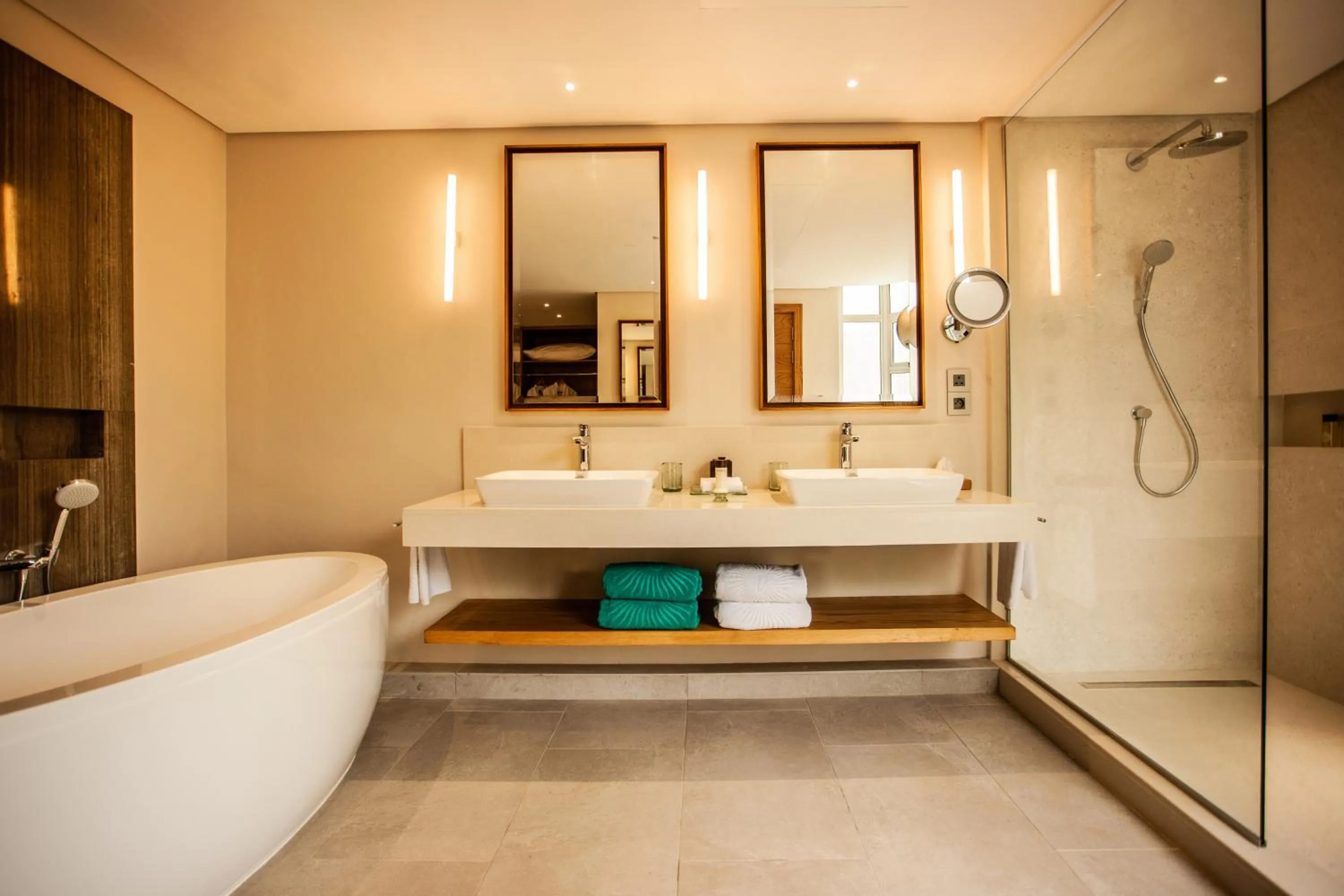 Shower in Paradis Beachcomber Golf Resort & Spa