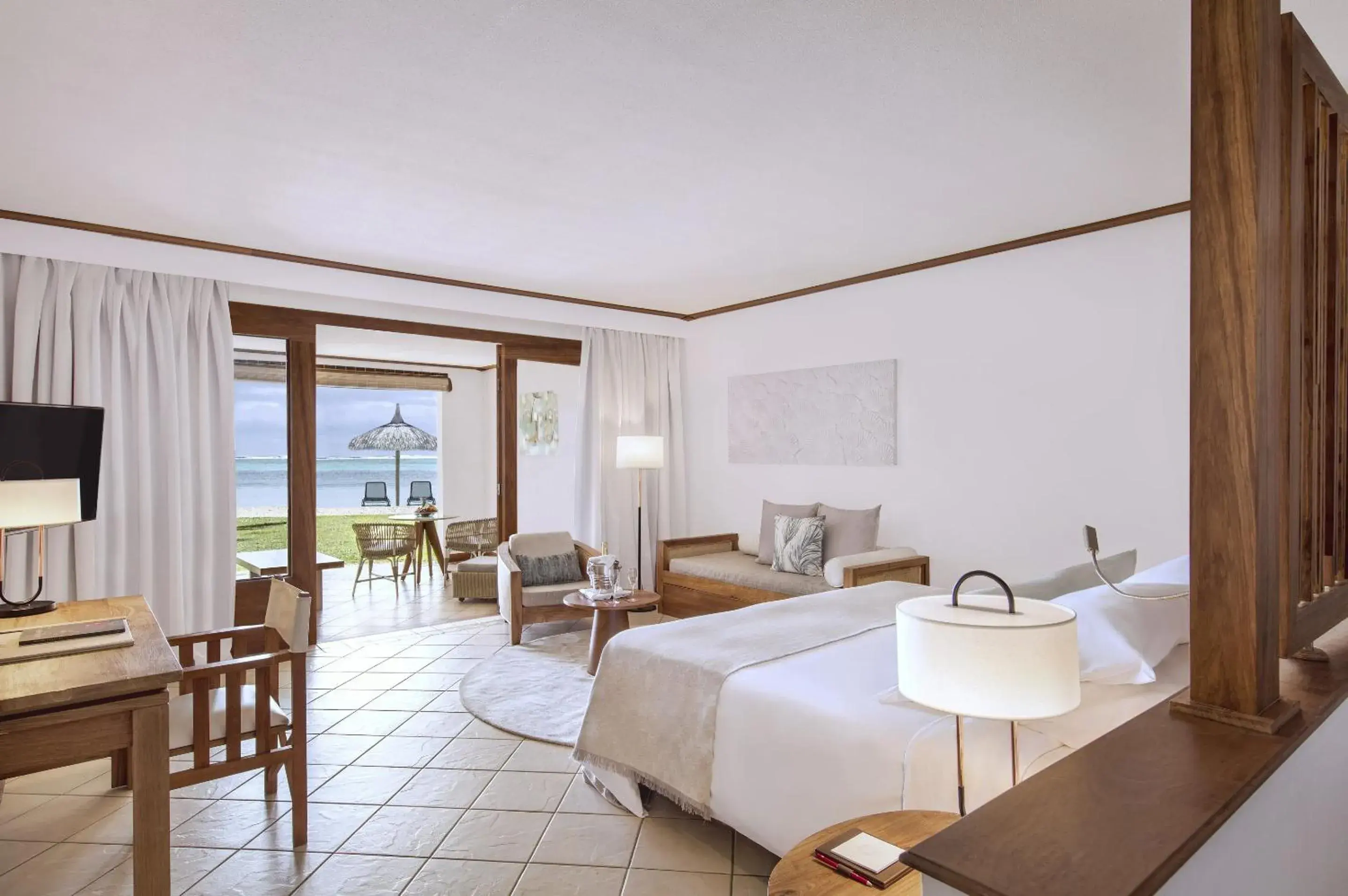 Junior Suite Beachfront – Honeymooners Only - single occupancy in Paradis Beachcomber Golf Resort & Spa Junior Suite Beachfront – Honeymooners Only - single occupancy in Paradis Beachcomber Golf Resort & Spa