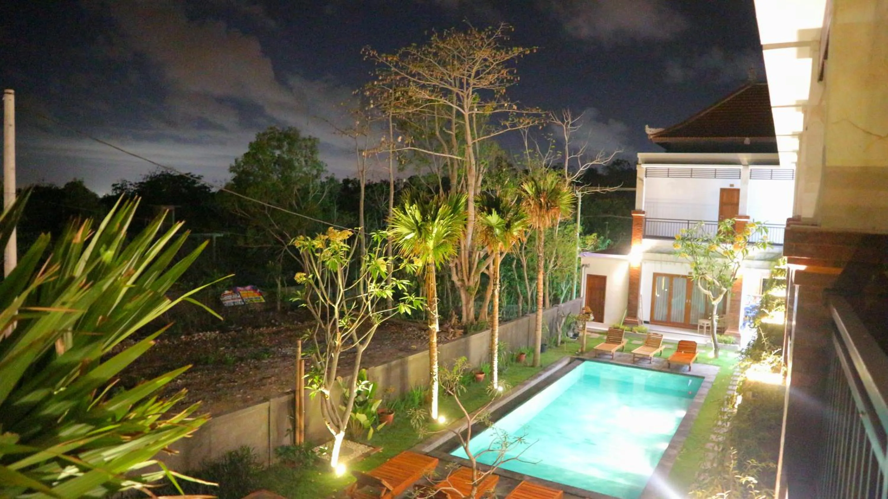 Garden in Seno Guesthouse & Cafe