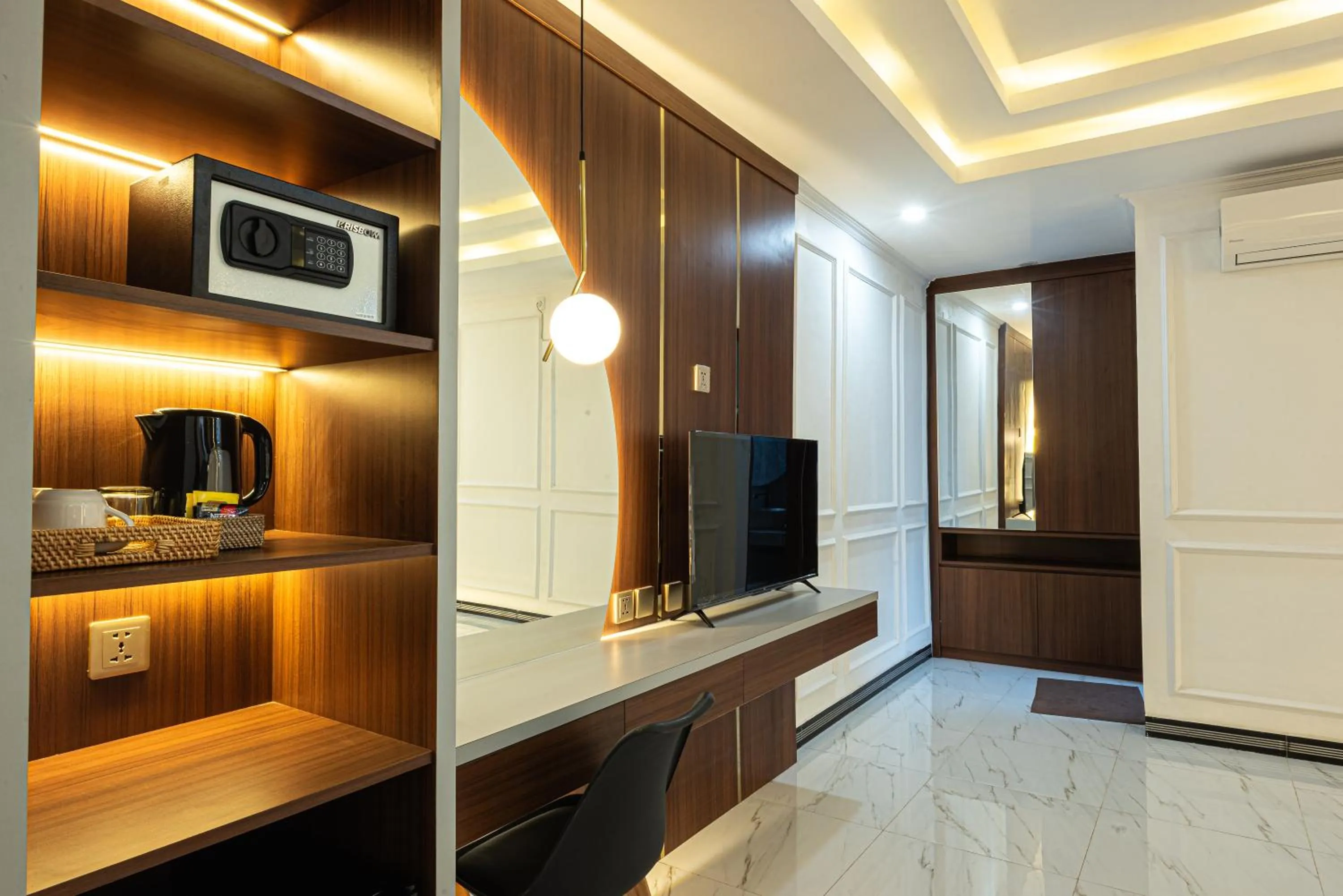 TV and multimedia in Seno Guesthouse & Cafe