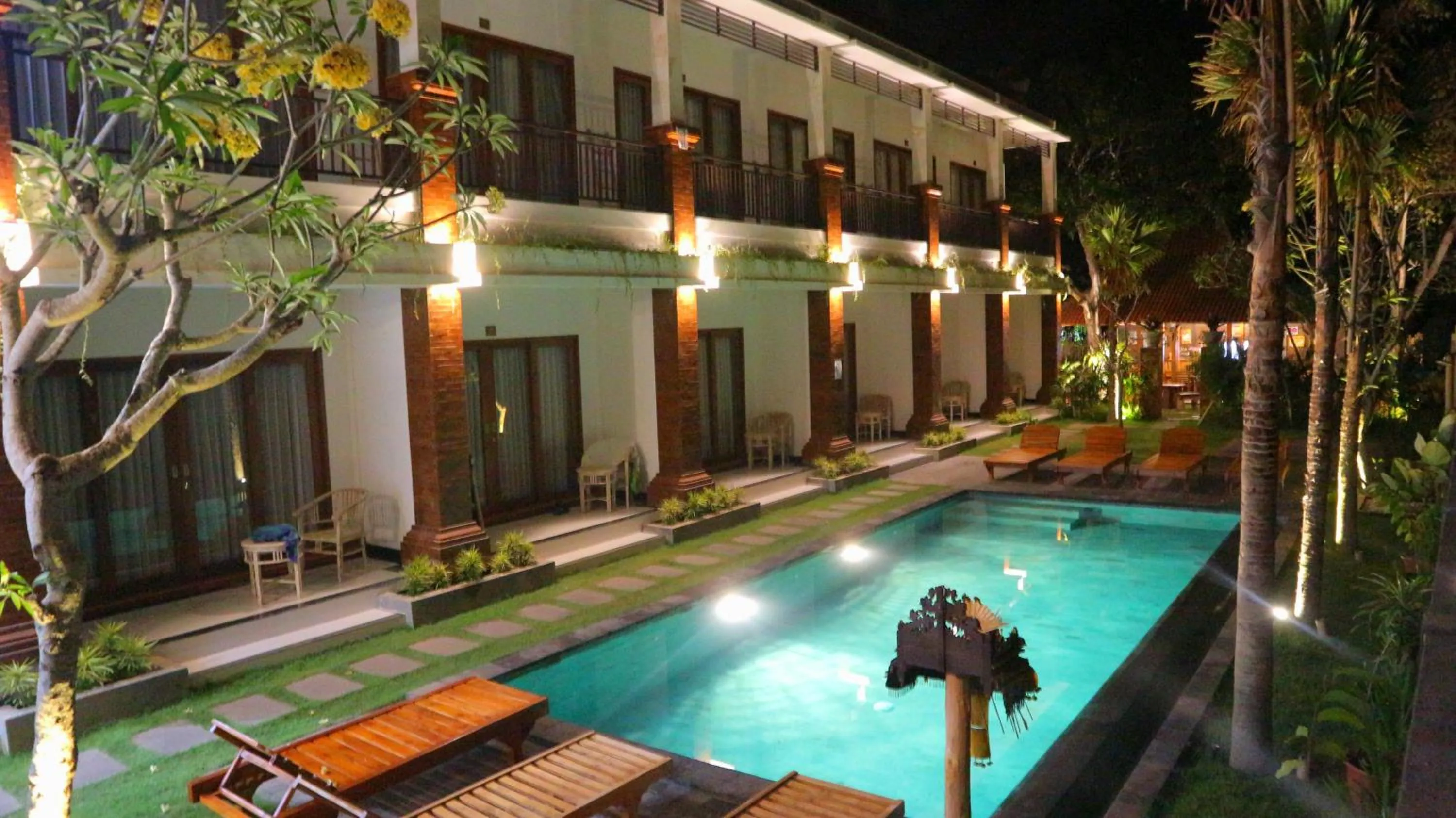 Swimming pool in Seno Guesthouse & Cafe