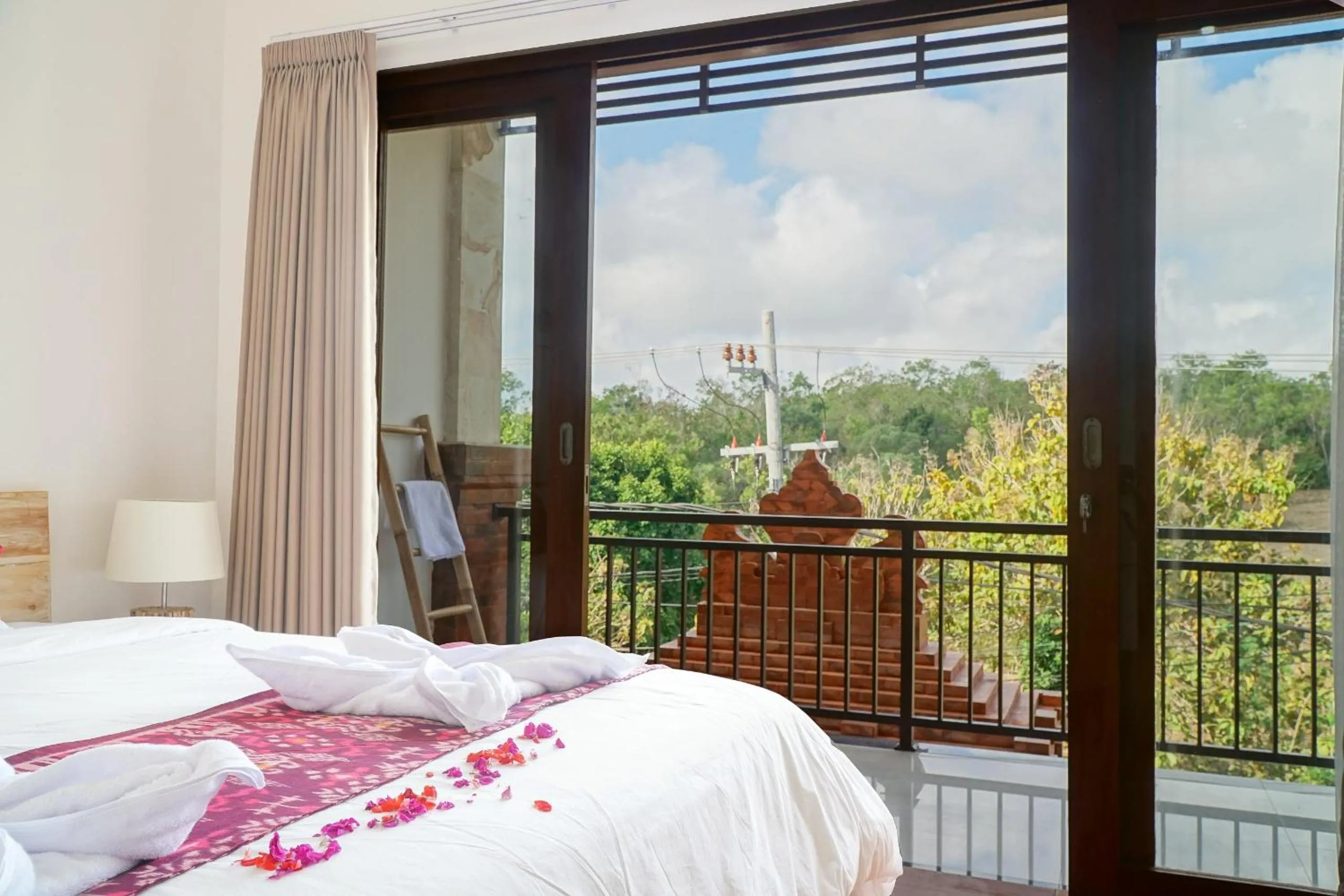 Bedroom, Bed in Seno Guesthouse & Cafe