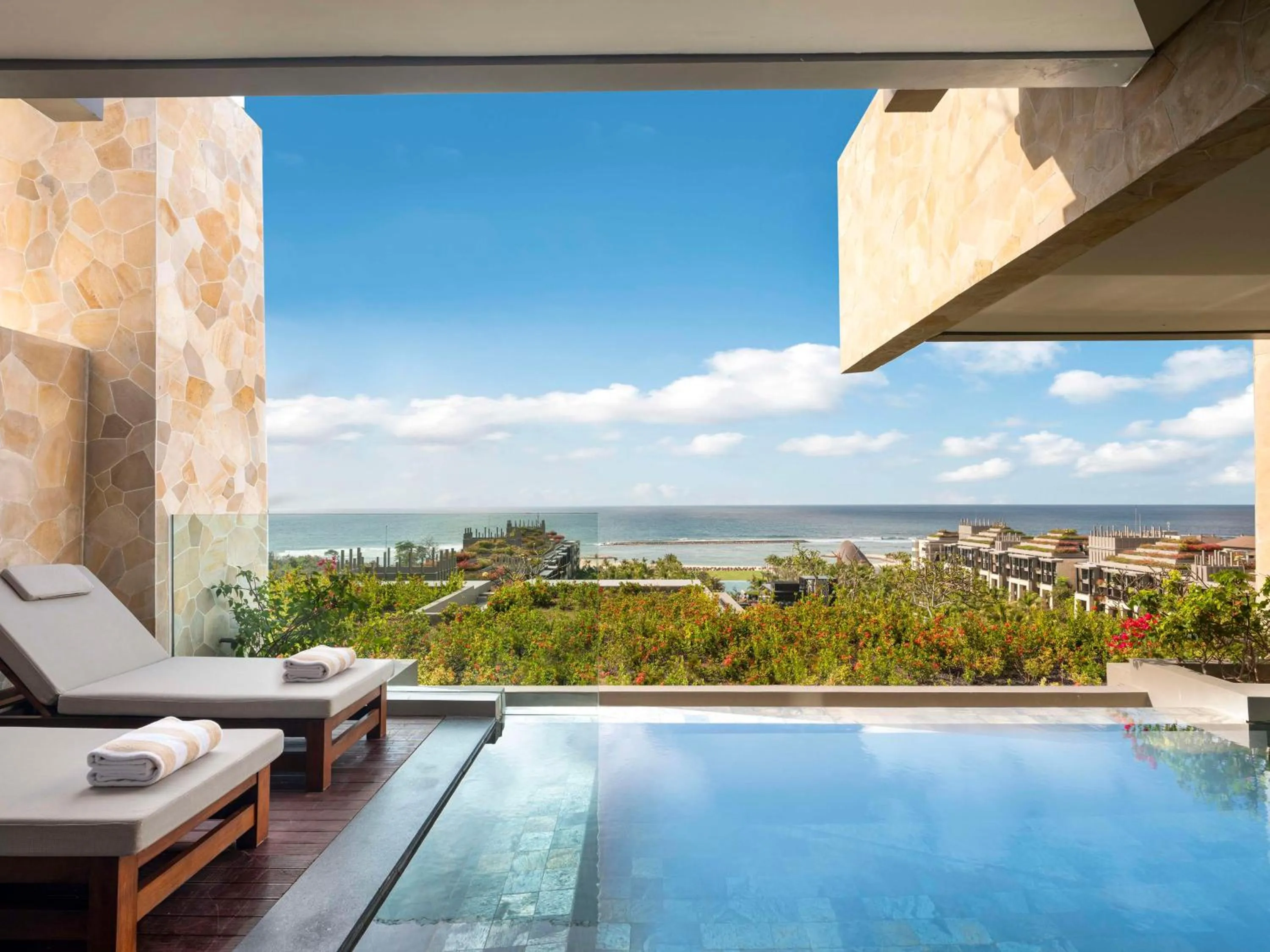 Cliff Private Pool Ocean Junior Suite in The Apurva Kempinski Bali