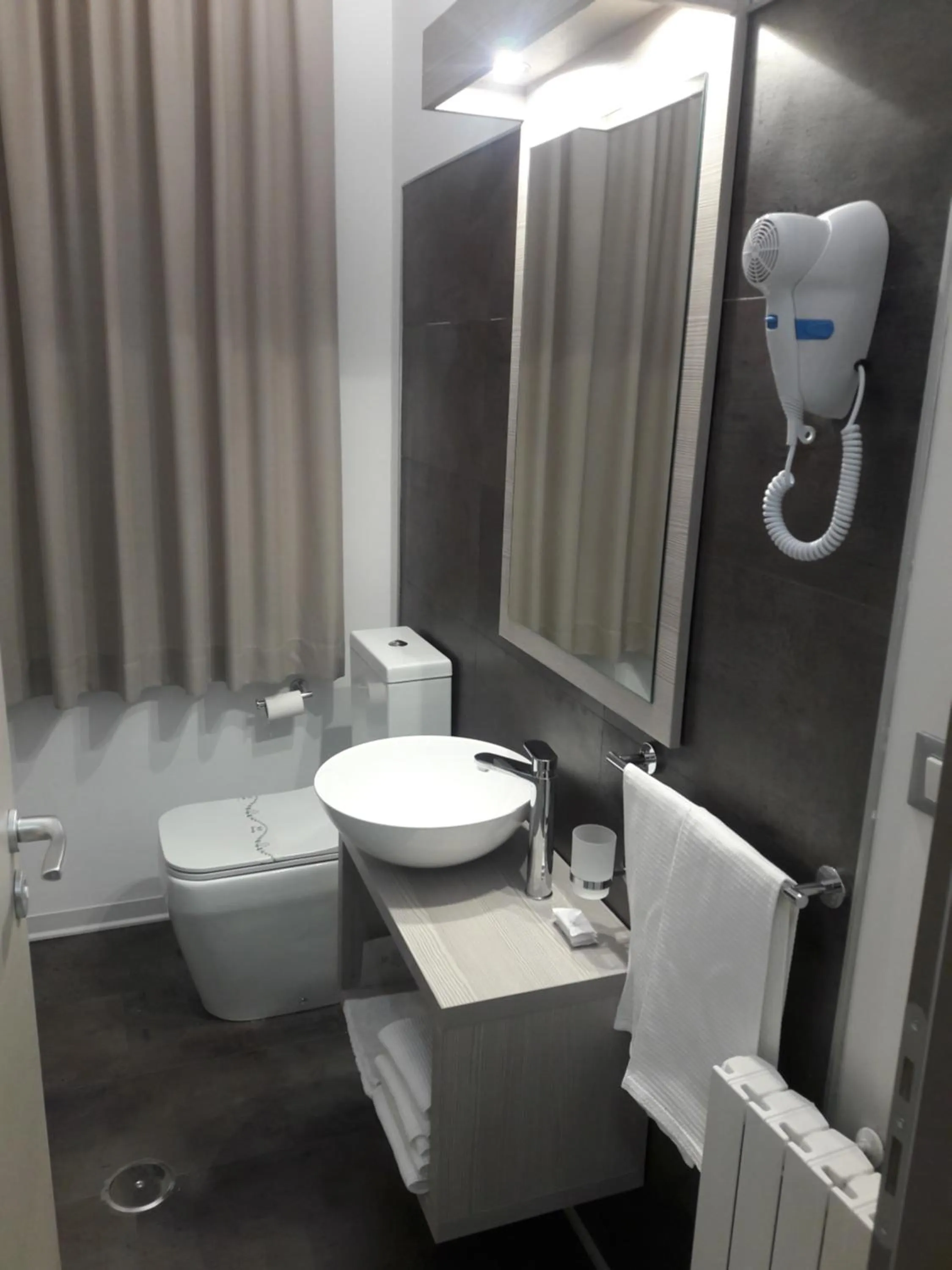 Bathroom in Hotel Meranda