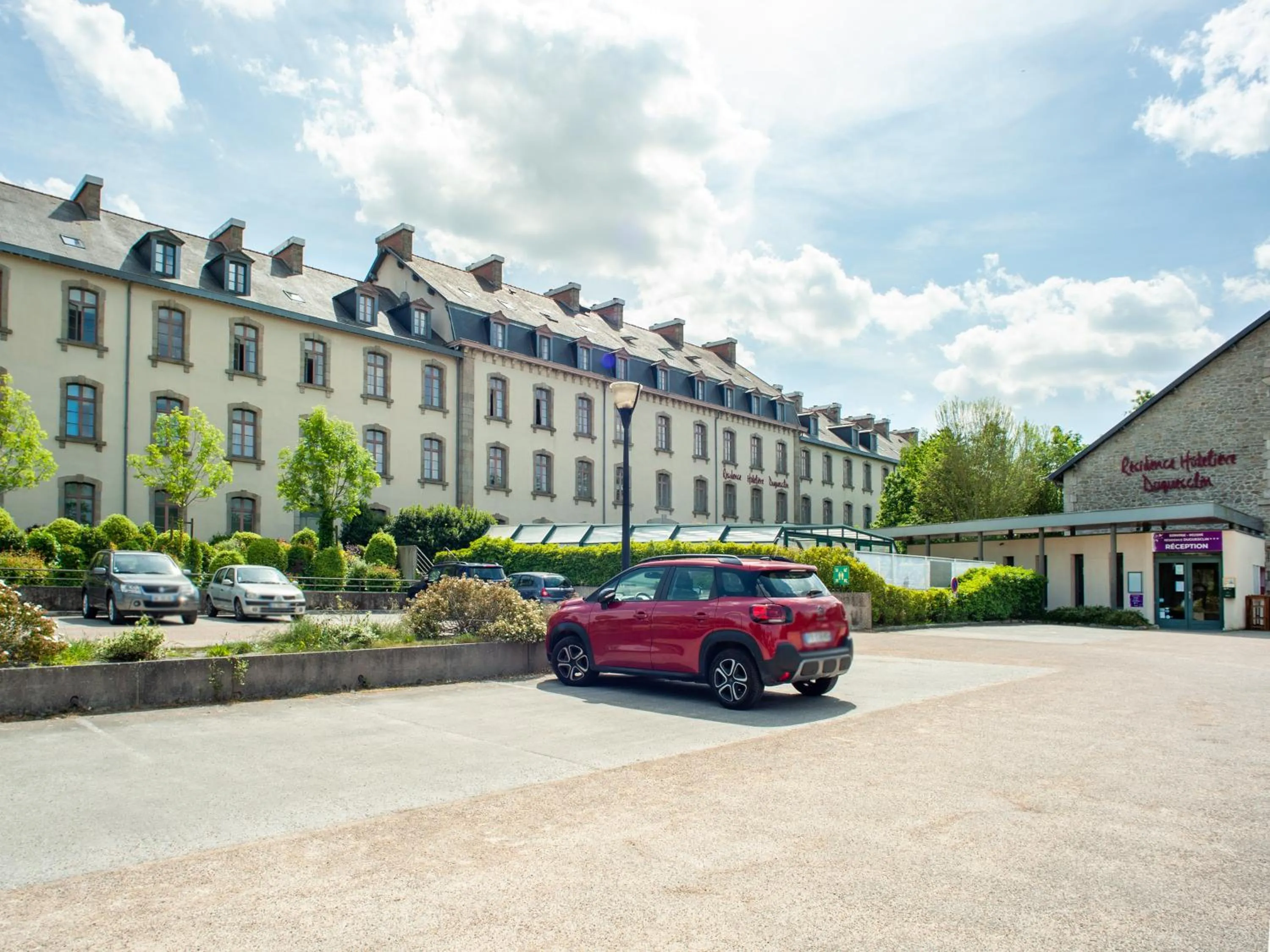Property building in Résidence Vacancéole - Duguesclin