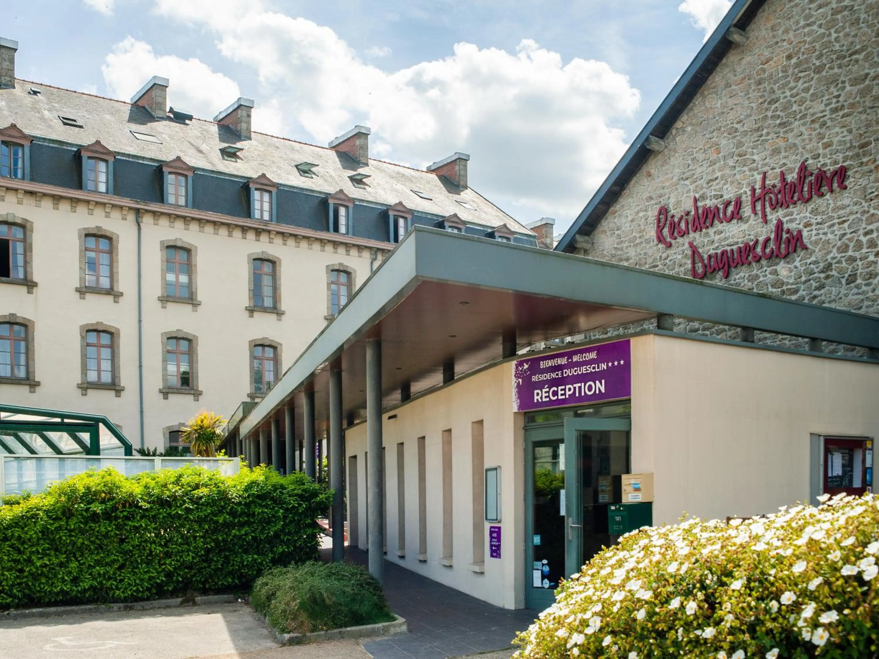 Property building in Résidence Vacancéole - Duguesclin