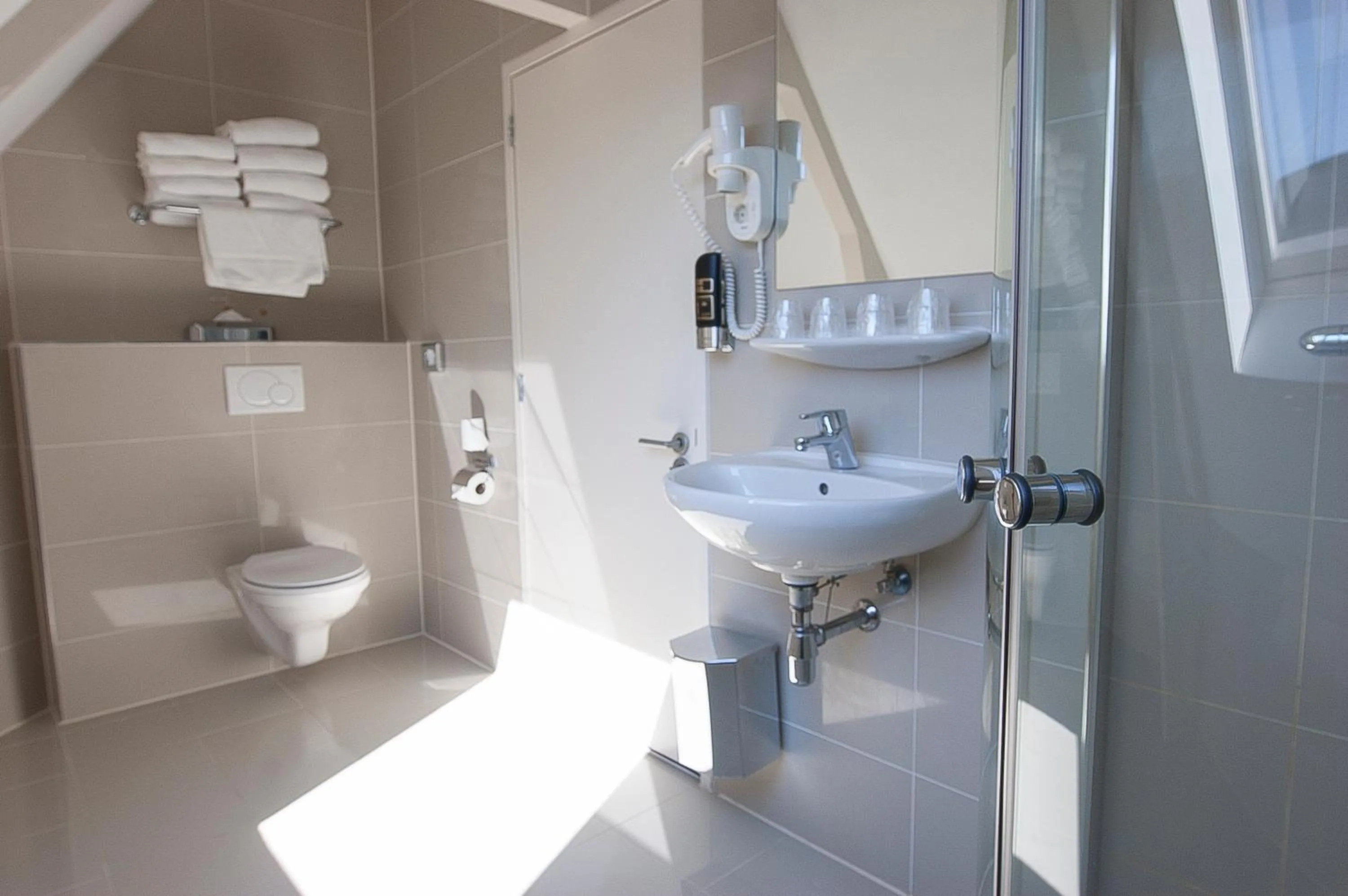 Shower in Hotel Iron Horse Amsterdam