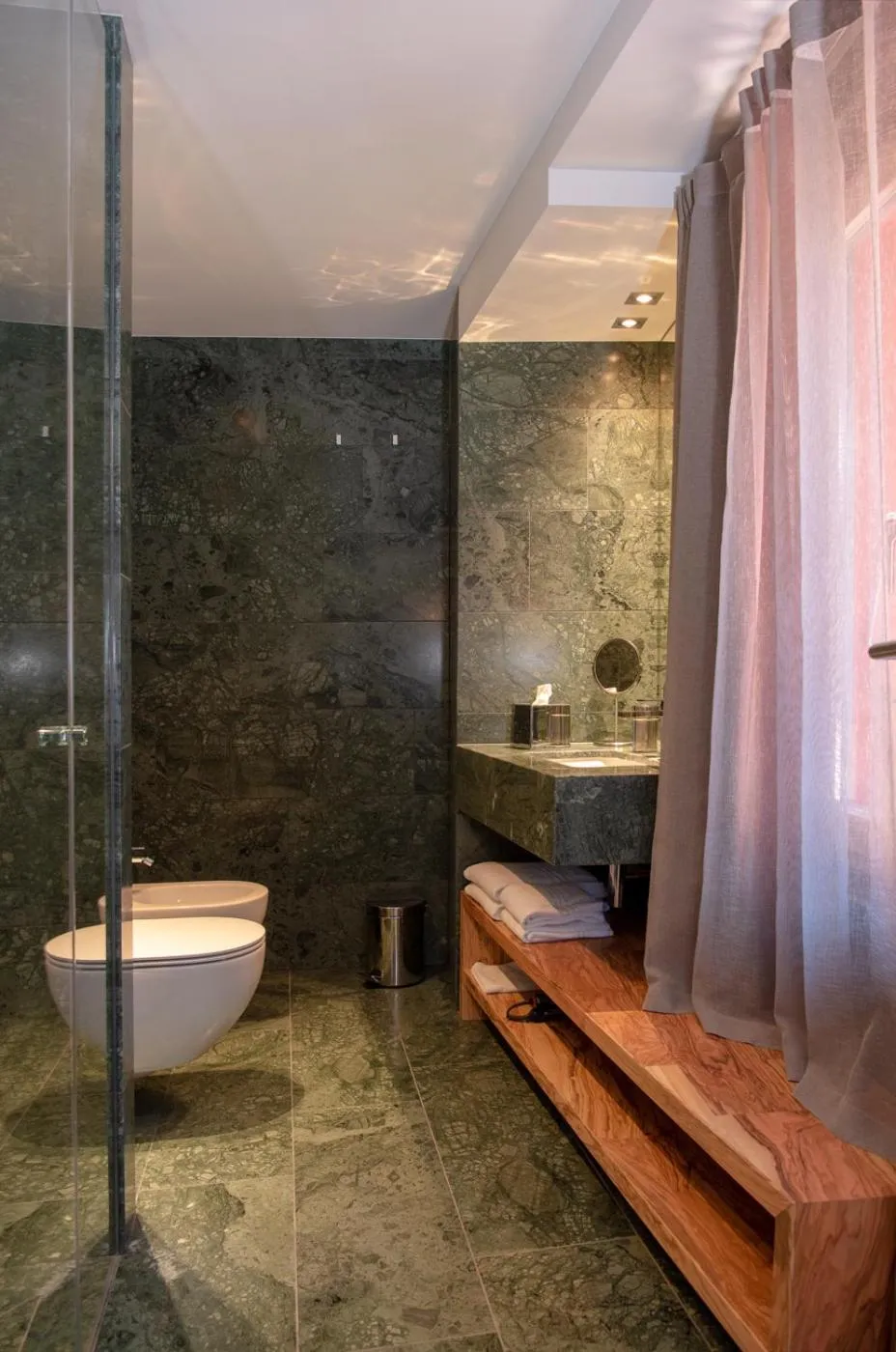 Shower in Hotel Gabbani