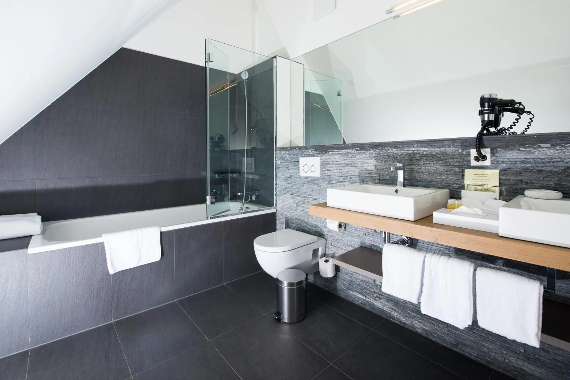 Bathroom in Landgasthof Halbinsel Au