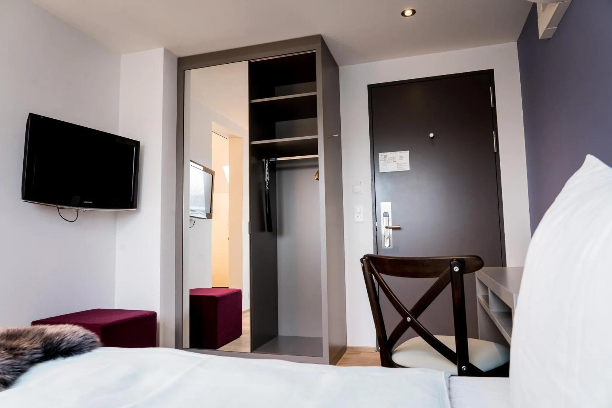 TV and multimedia, Bed in Landgasthof Halbinsel Au