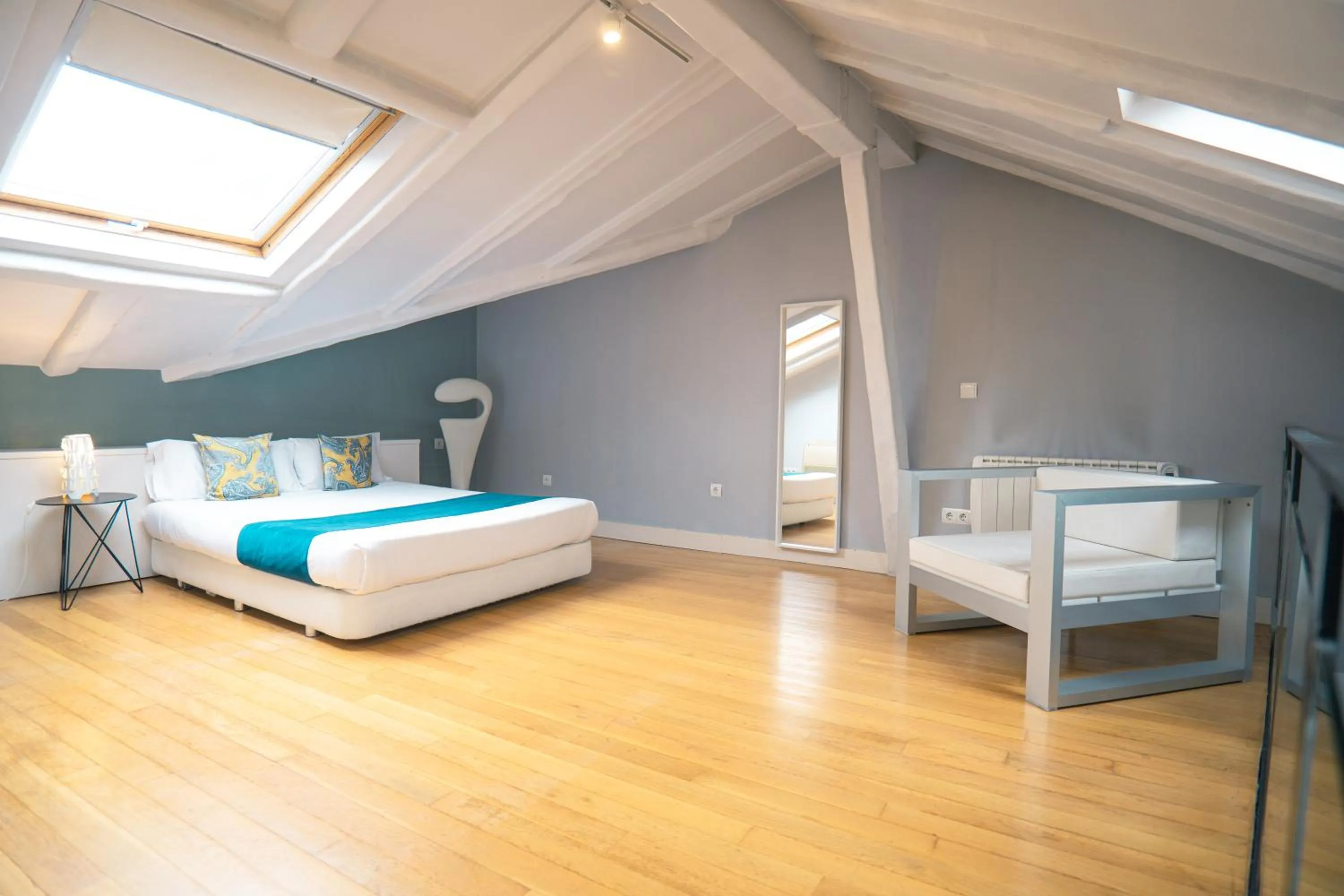 Bedroom in Smartr Madrid Atocha