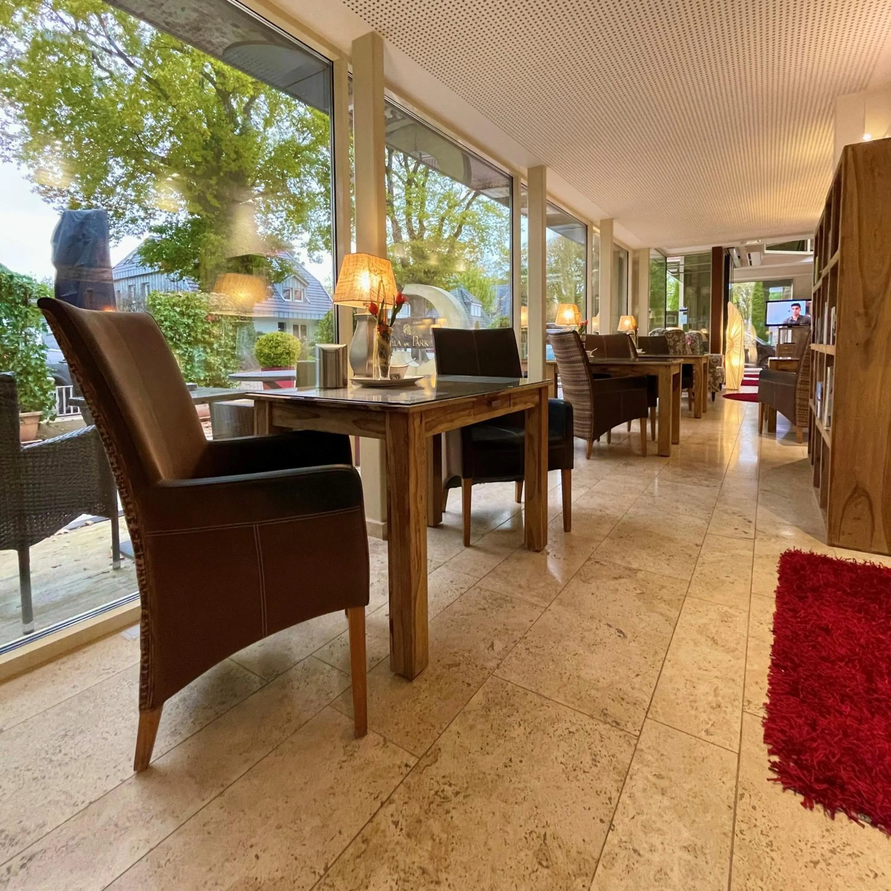 Restaurant/places to eat in Villa am Park