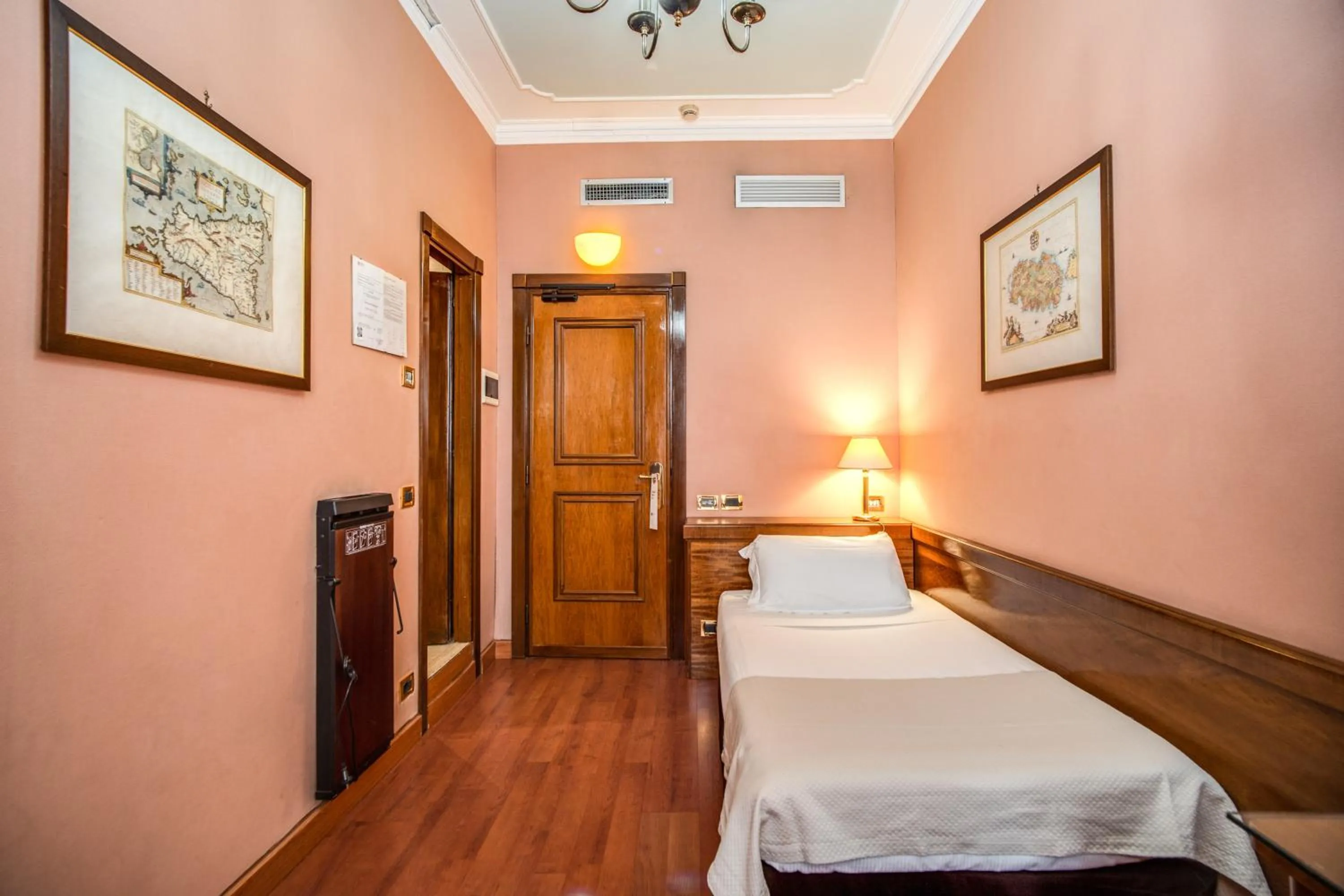 Bed in Hotel Della Torre Argentina