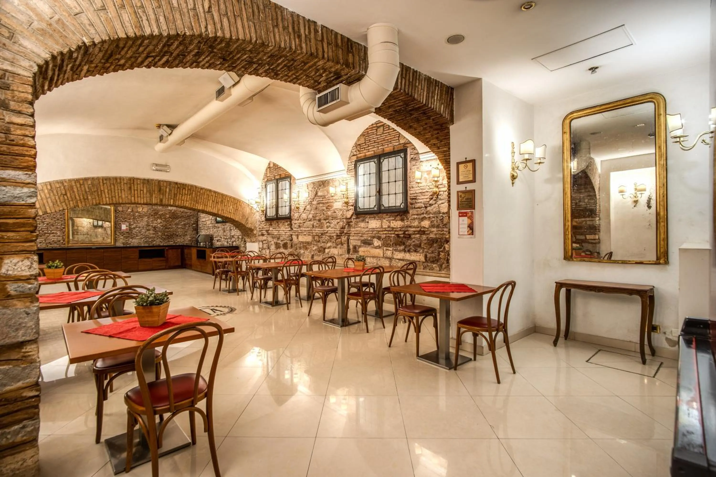Restaurant/places to eat in Hotel Della Torre Argentina