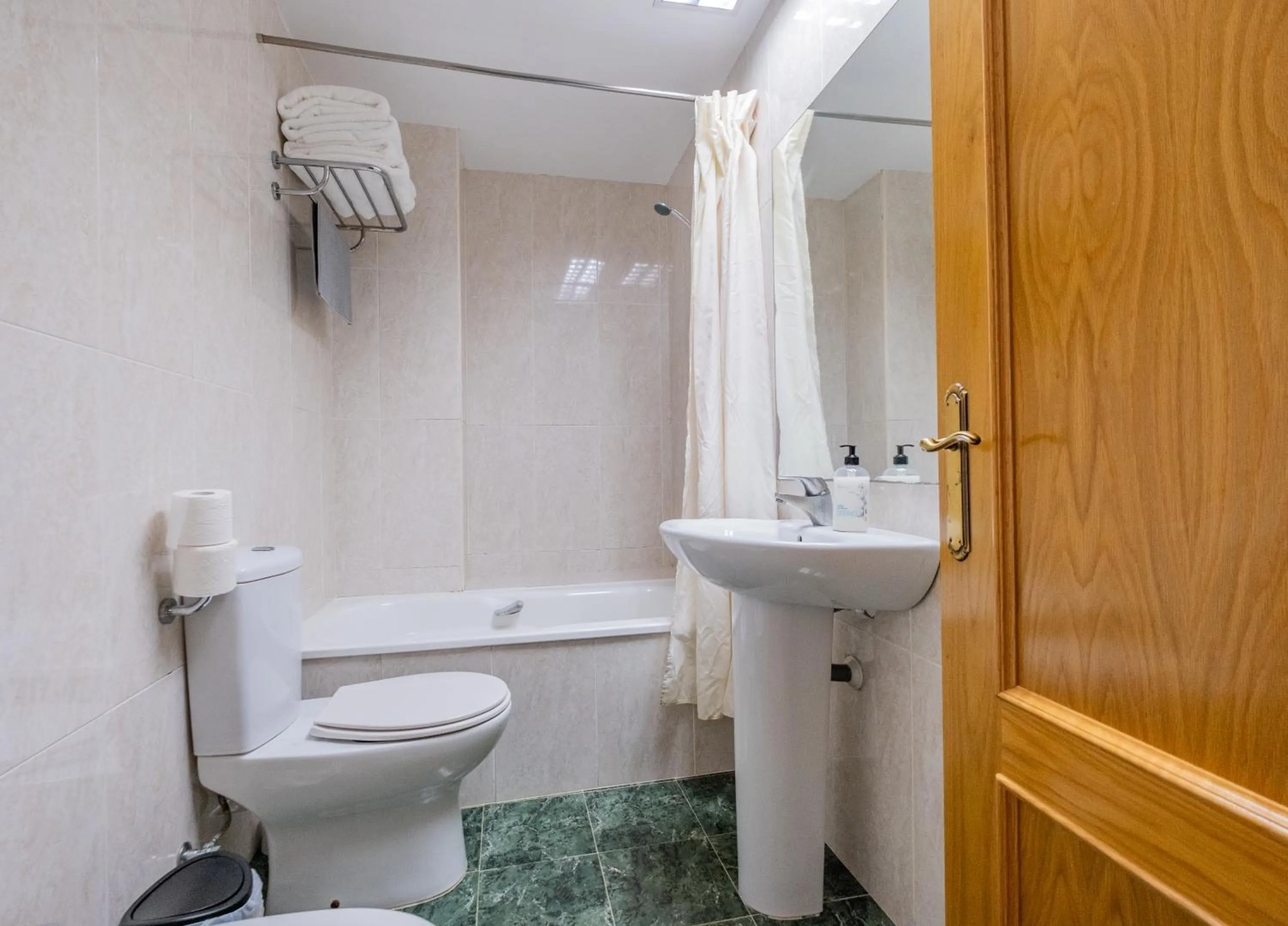 Bathroom in Apartamentos Proamar