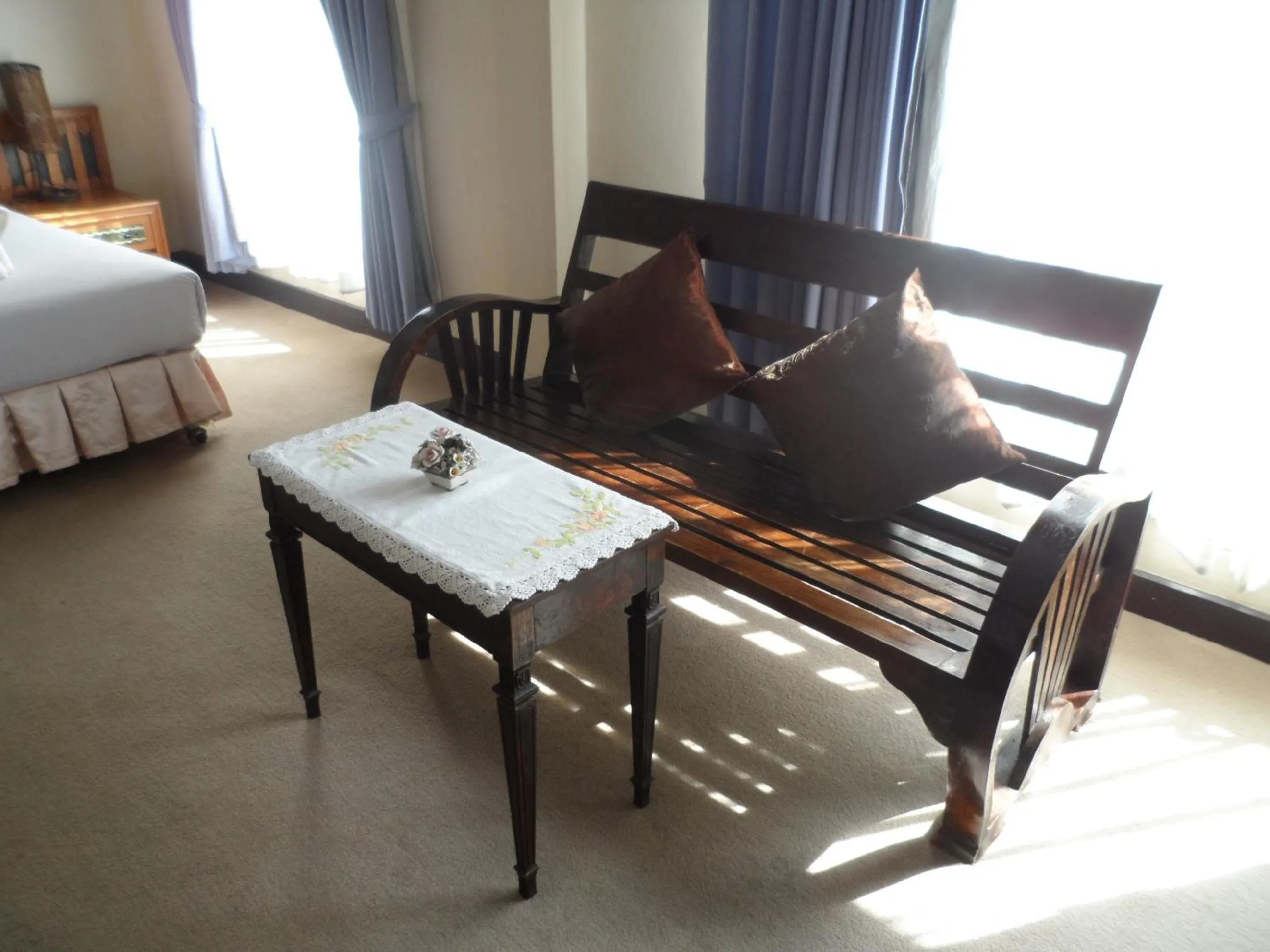 Seating area, Bed in Baiyoke Chalet Hotel