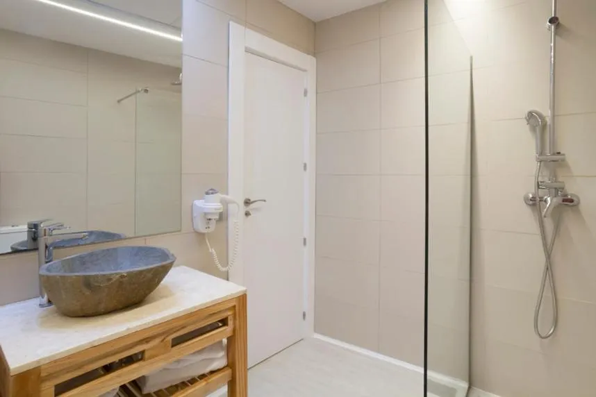 Bathroom in Ibersol Torremolinos Beach