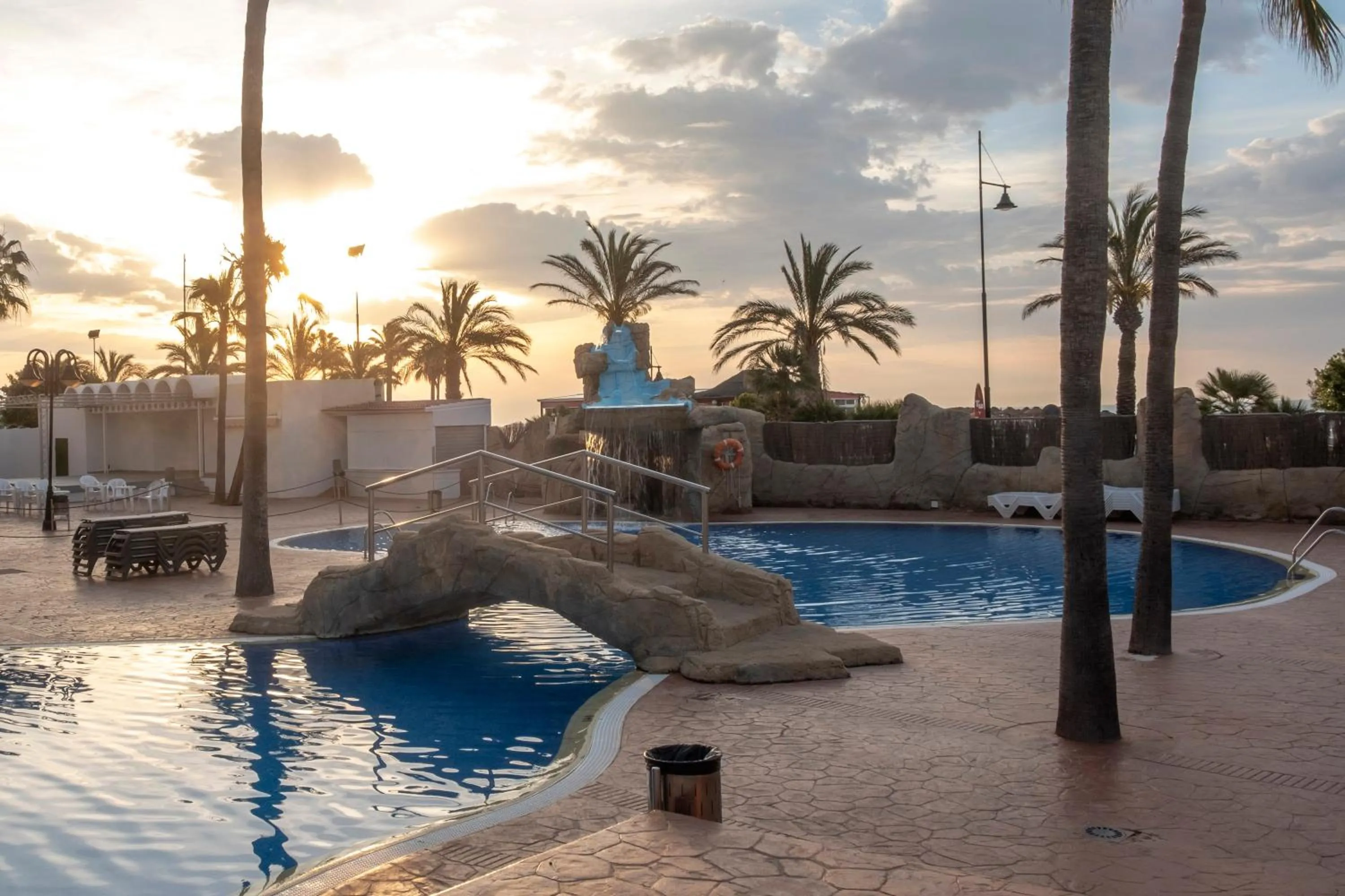 Swimming pool in Ibersol Torremolinos Beach
