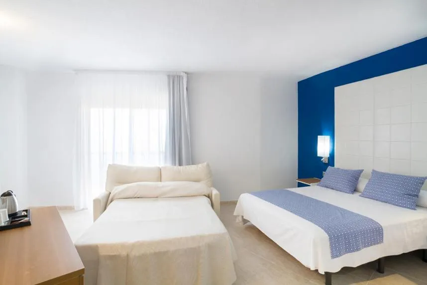 Photo of the whole room, Bed in Ibersol Torremolinos Beach