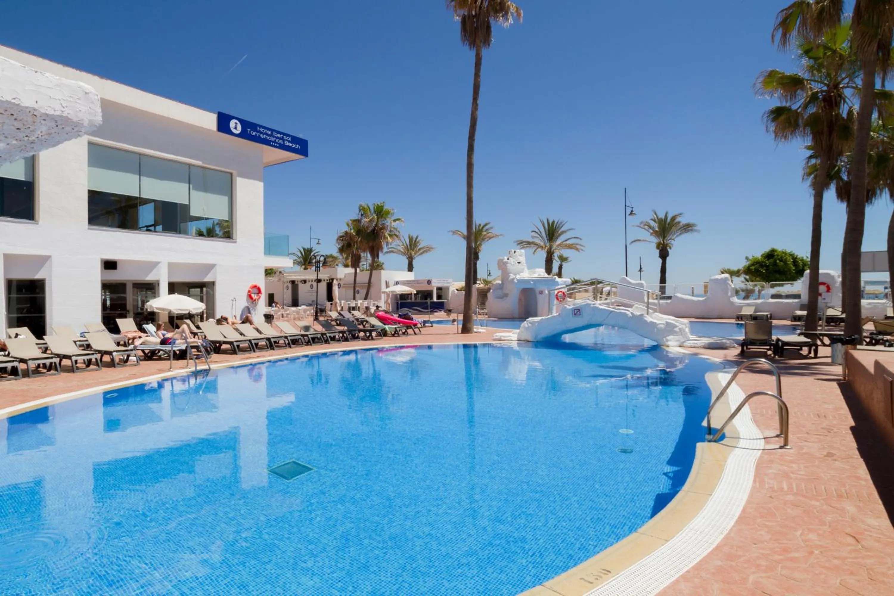 Swimming pool in Ibersol Torremolinos Beach