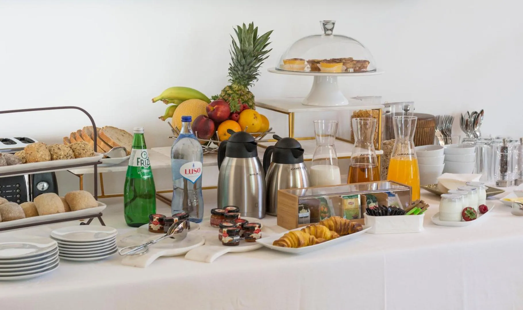 Buffet breakfast in Cascais Casa Laranja Guesthouse