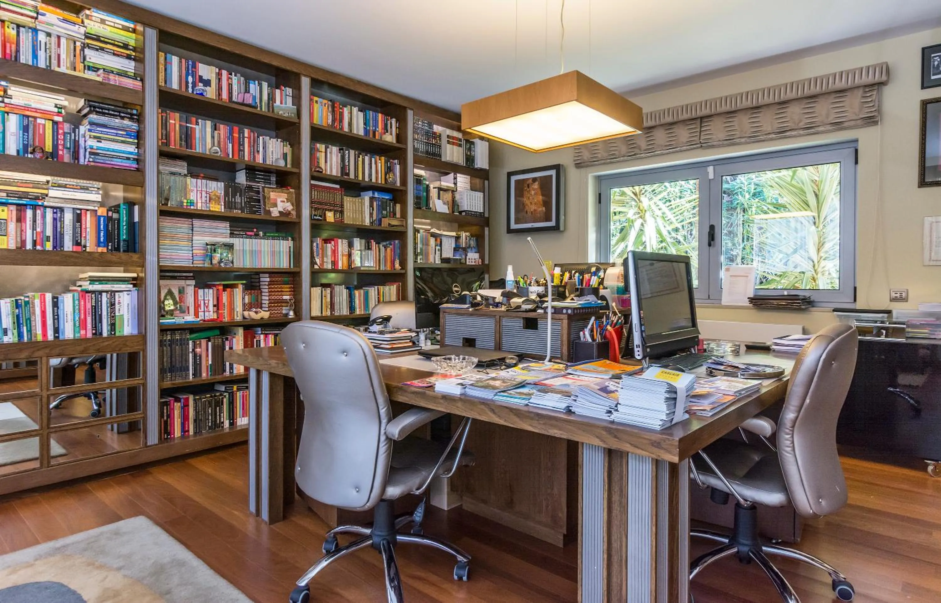 Library in Cascais Casa Laranja Guesthouse