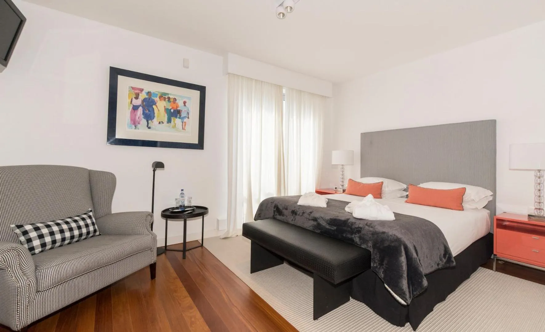 Photo of the whole room, Bed in Cascais Casa Laranja Guesthouse