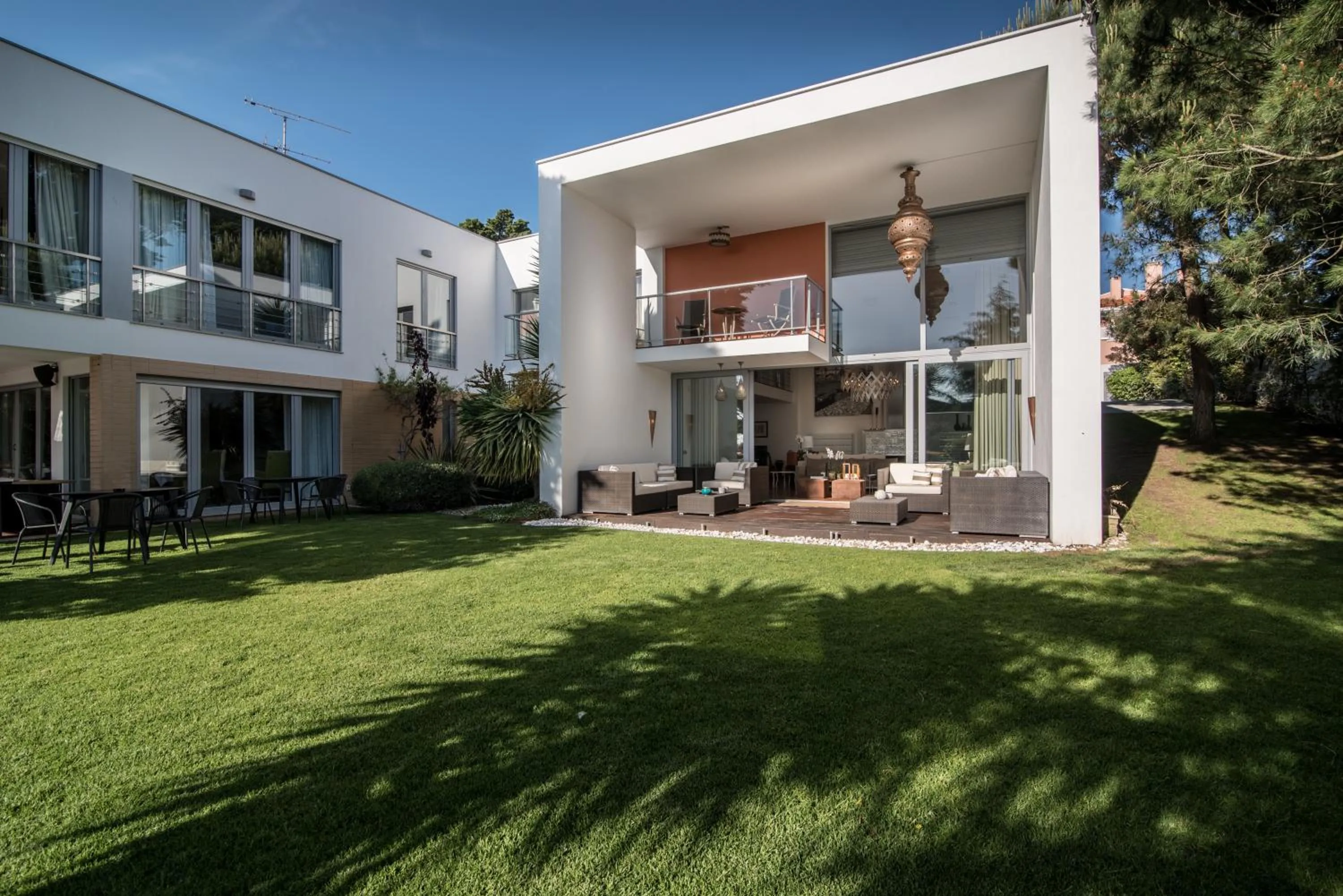 Property building in Cascais Casa Laranja Guesthouse