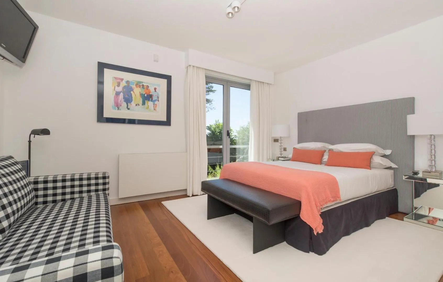 Photo of the whole room, Bed in Cascais Casa Laranja Guesthouse