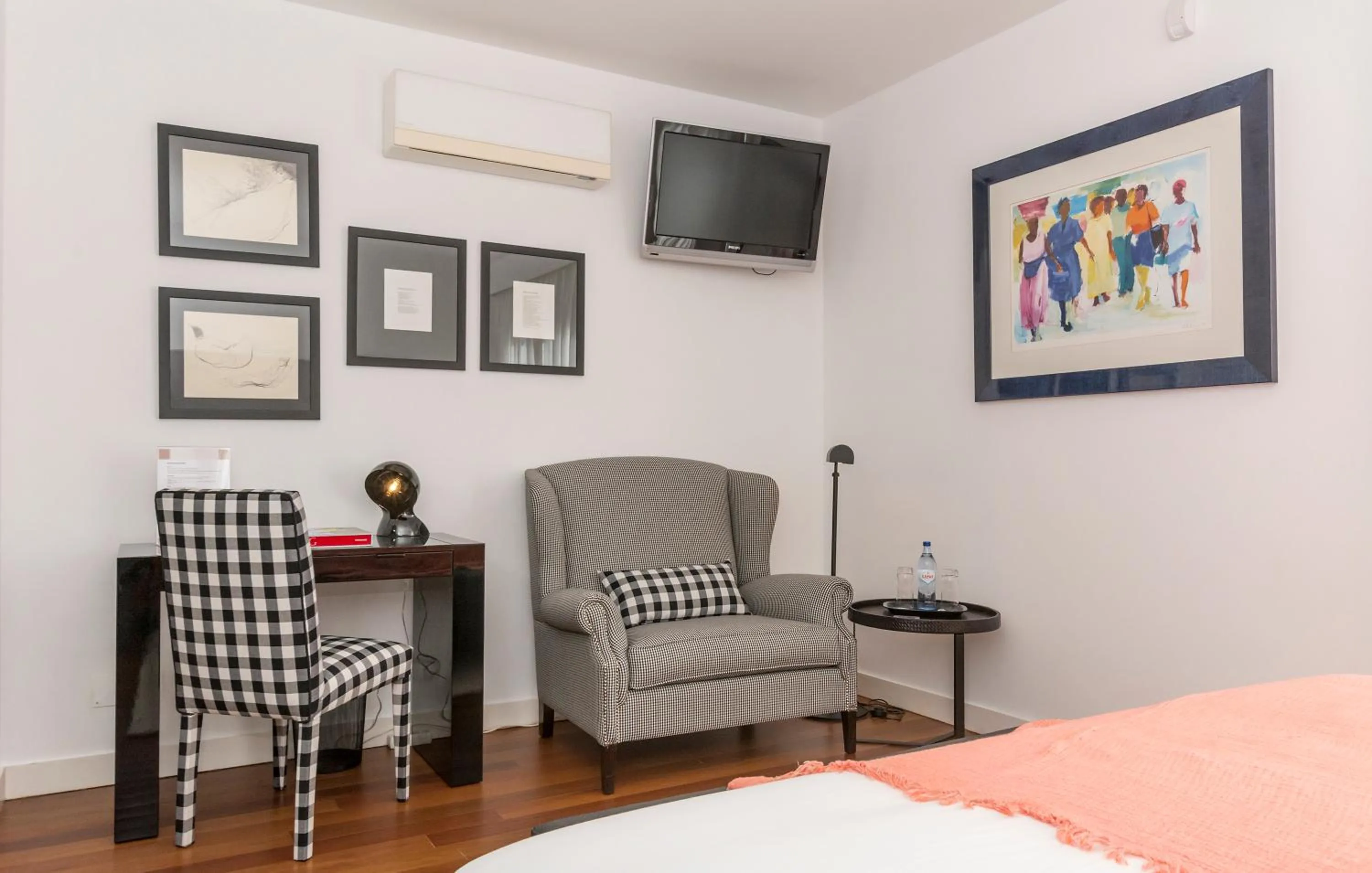 Decorative detail, Bed in Cascais Casa Laranja Guesthouse