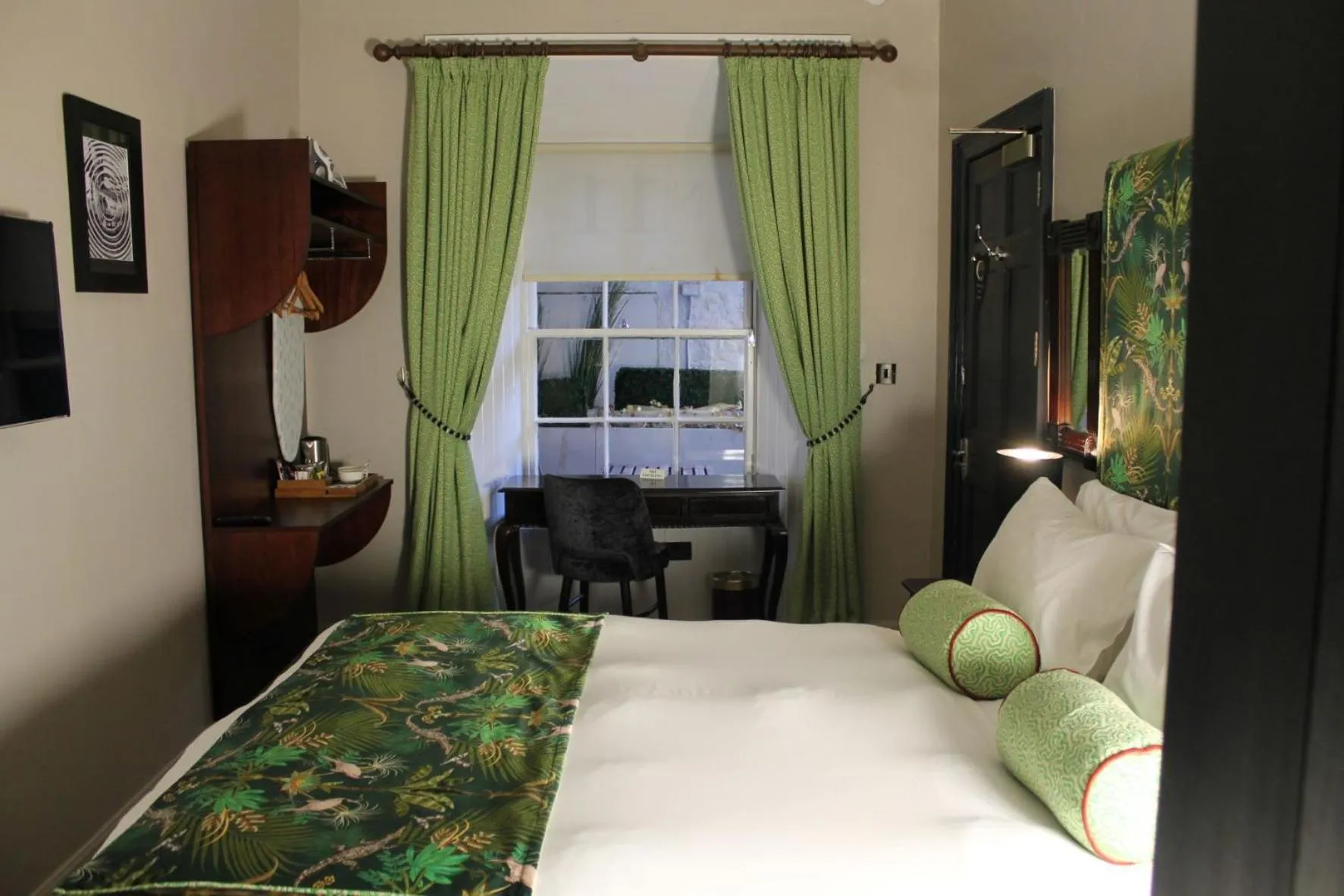 Bedroom, Bed in No11 Boutique Hotel & Brasserie