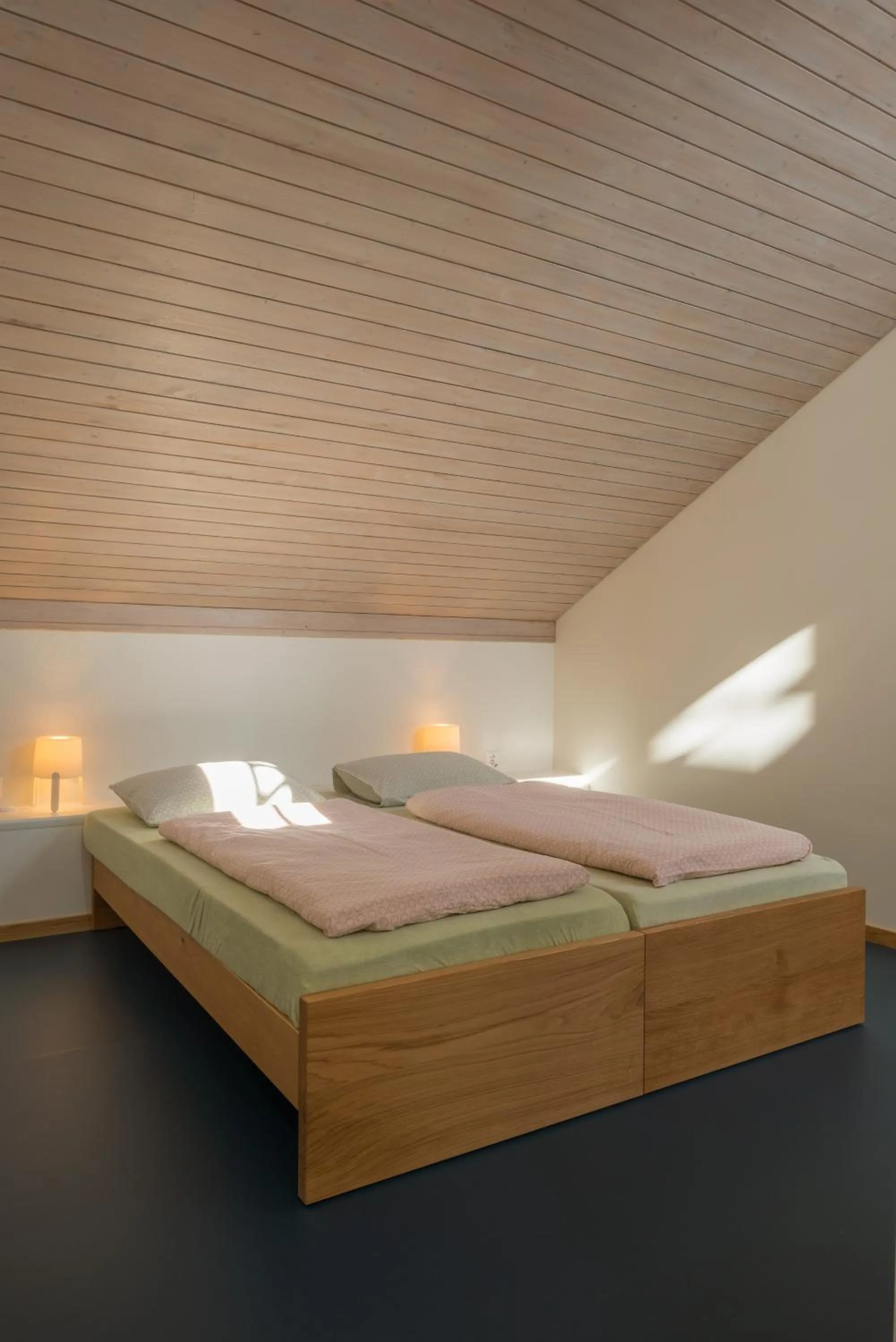 Bedroom, Bed in Zug Youth Hostel