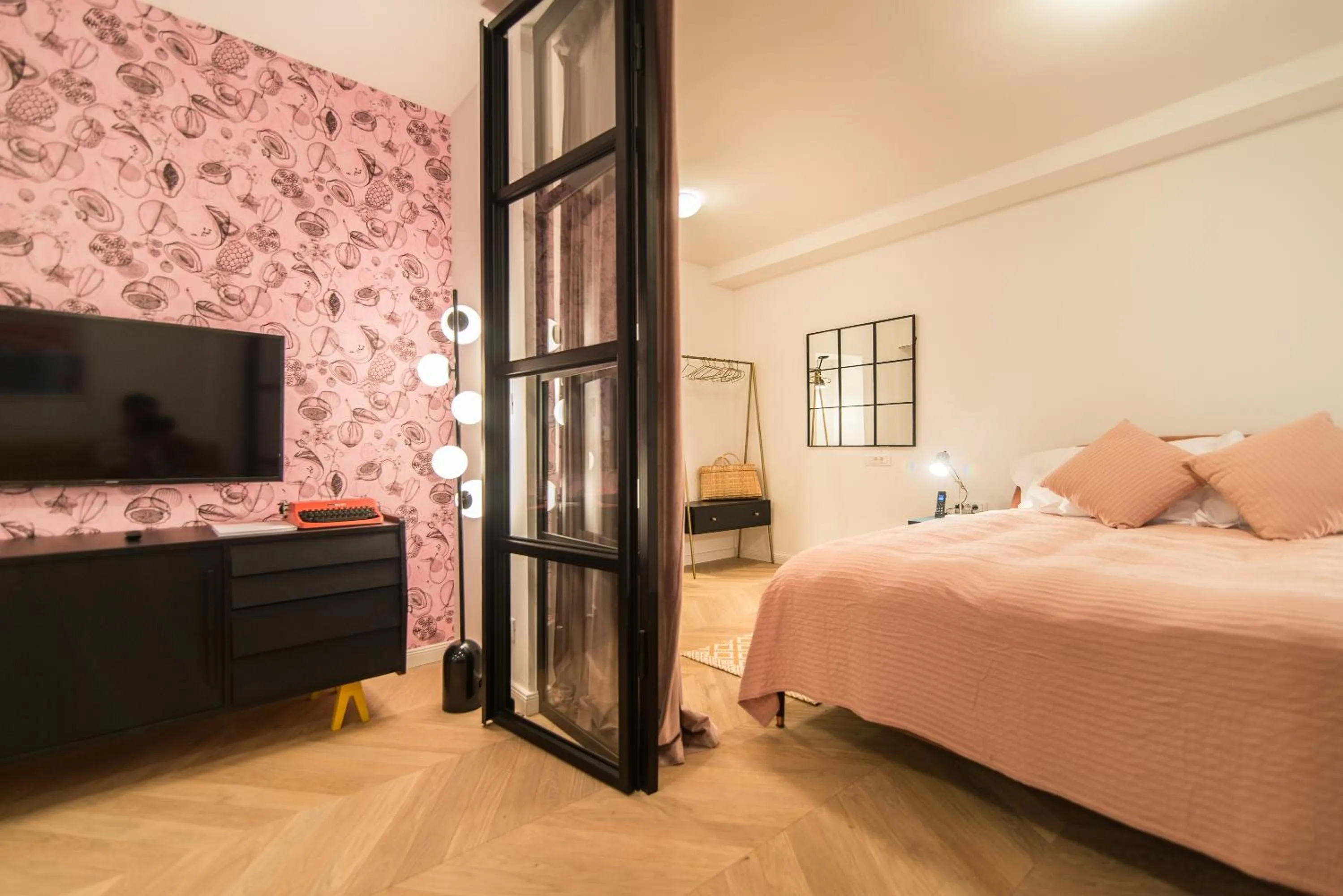 Communal lounge/ TV room, Bed in The Melegran