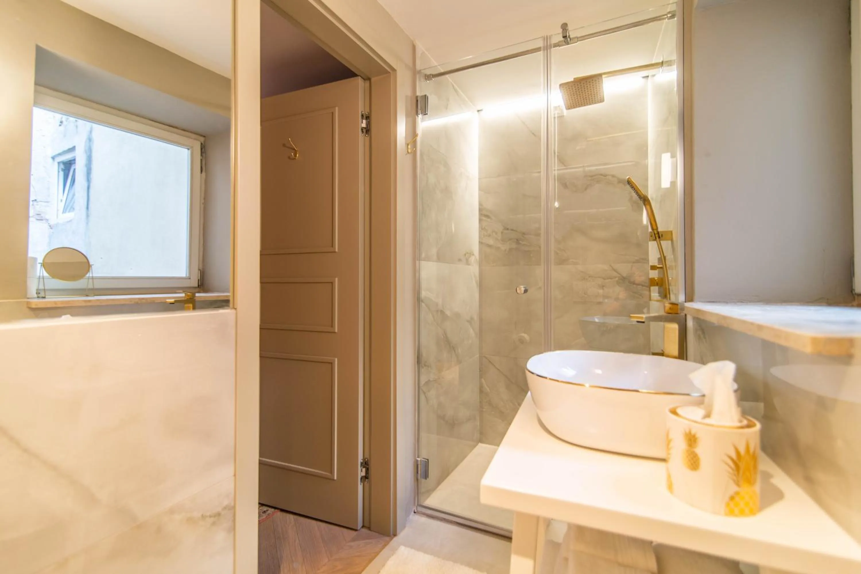 Shower in The Melegran