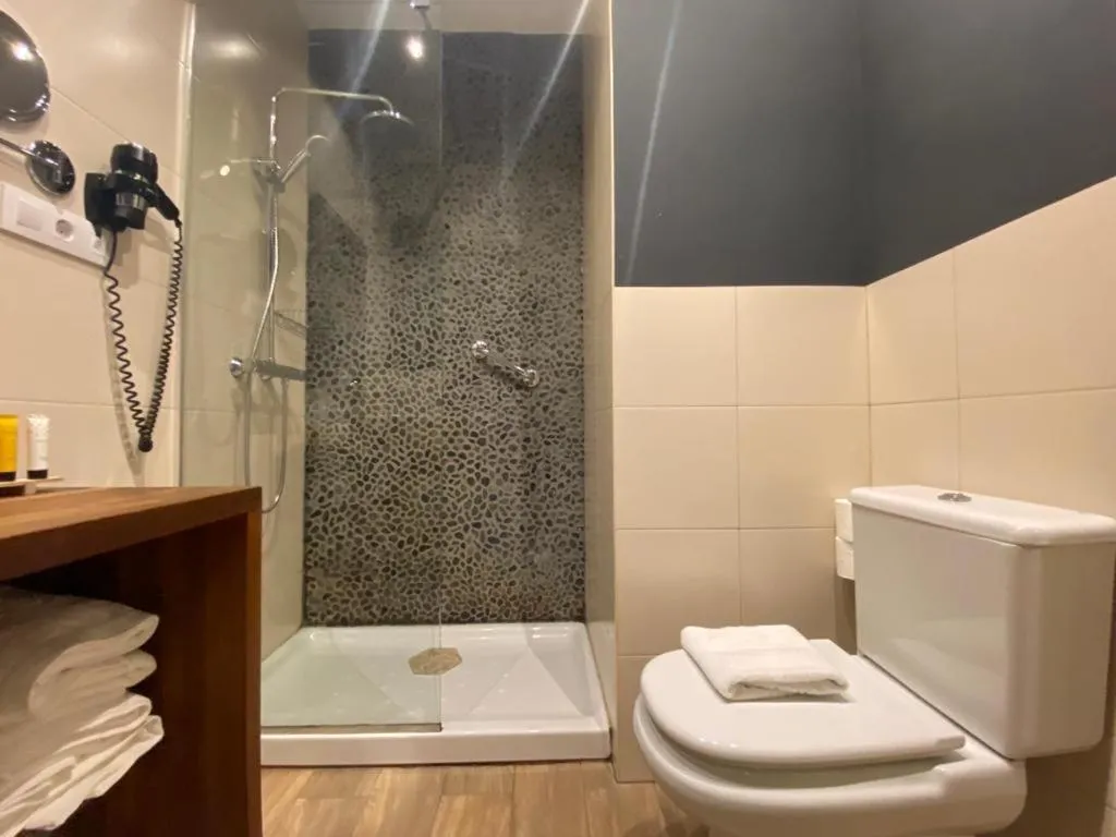 Bathroom in Alda Apartamentos Muralla de Toledo